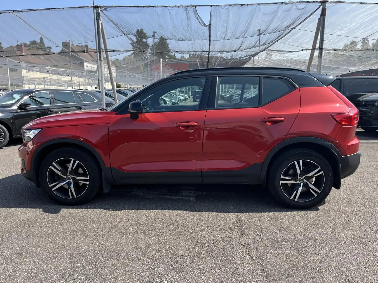 Volvo XC40 B4 AWD 197 R-DESIGN DCT 7 Rot - 2