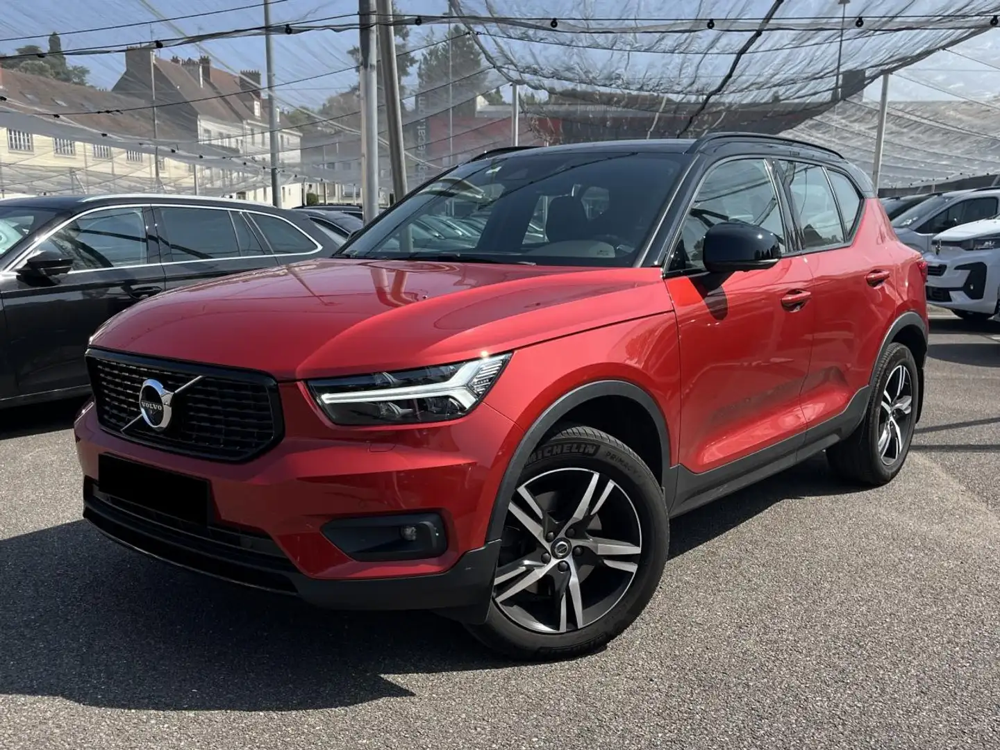 Volvo XC40 B4 AWD 197 R-DESIGN DCT 7 Rot - 1