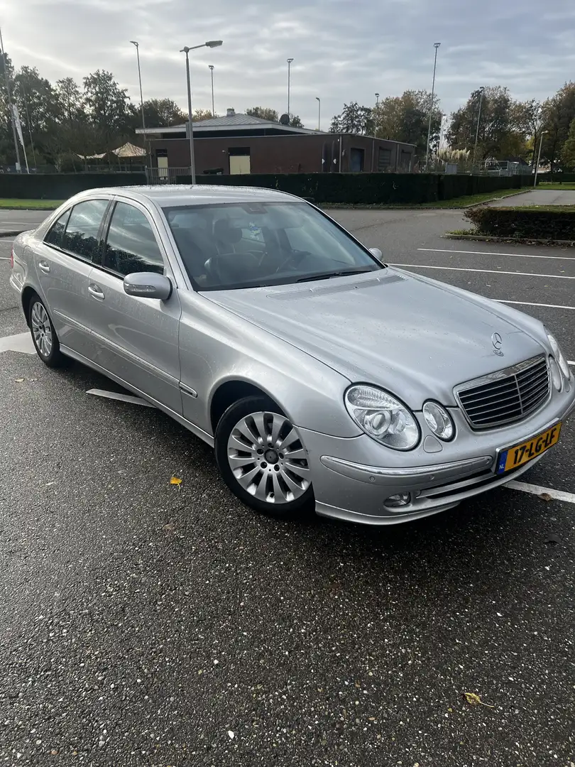 Mercedes-Benz E 240 Avantgarde AUT Grijs - 1