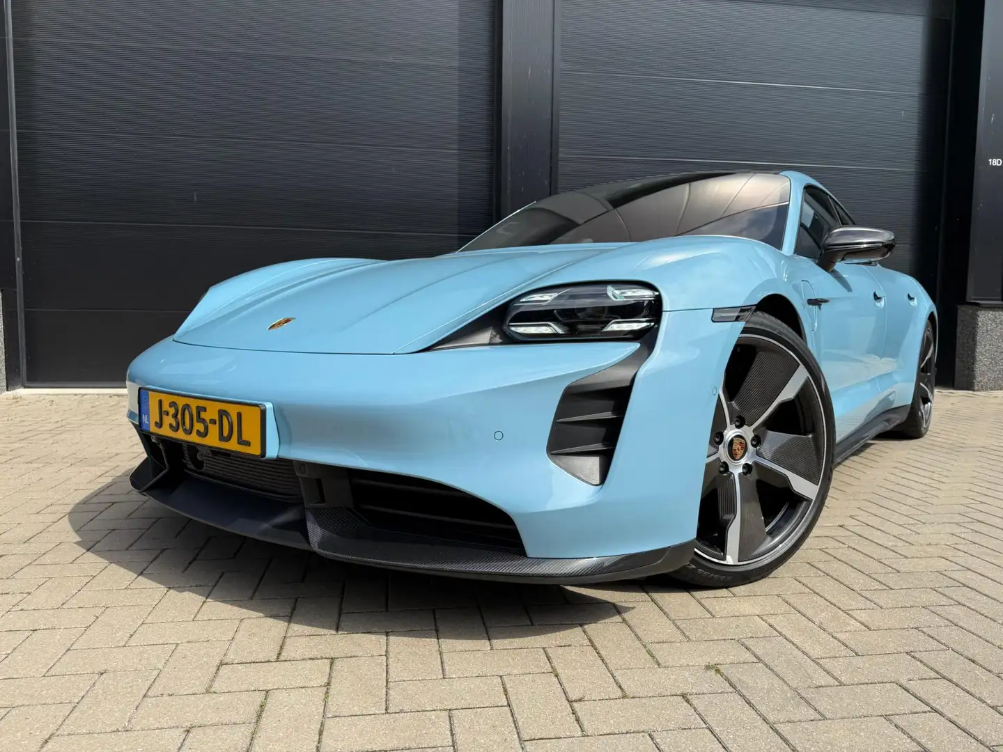 Porsche Taycan Turbo S 93 kWh keramische remmen burmeter 625pk Blauw - 2