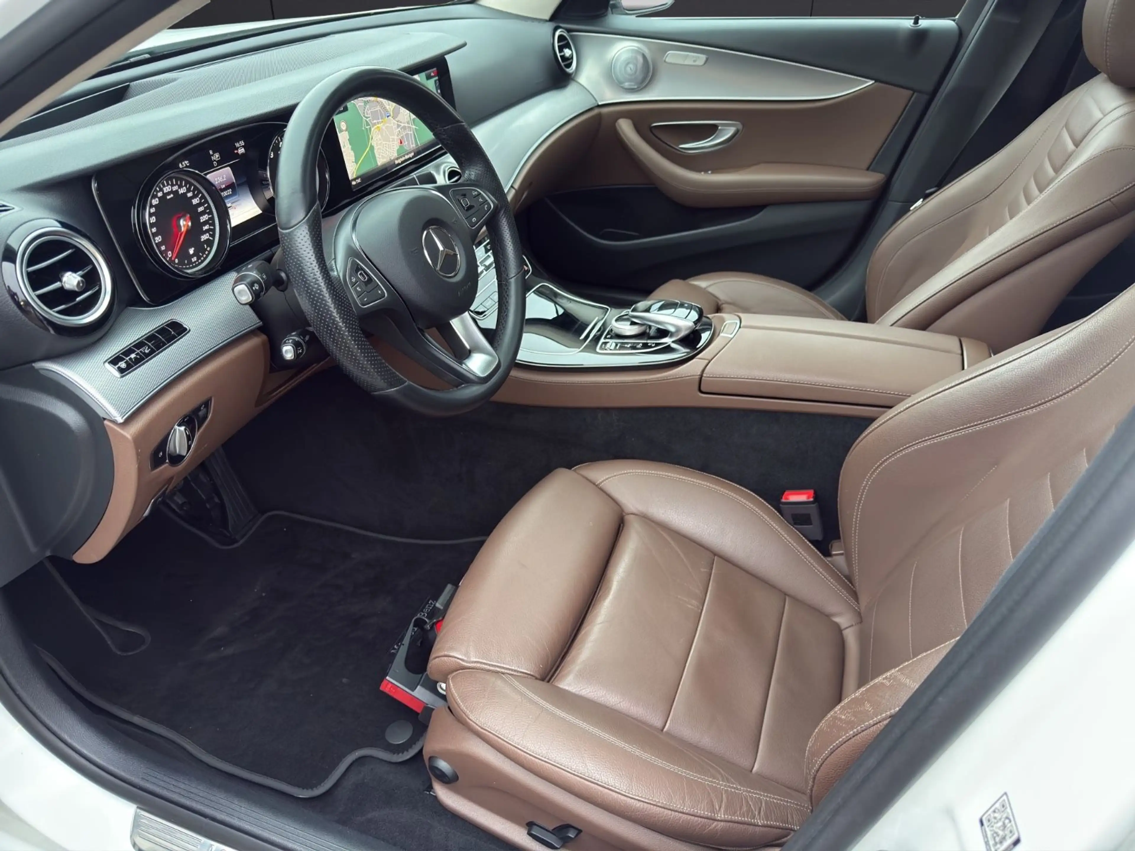 Mercedes-Benz E 350 e AMG Line Limousine TOP AUSSTATTUNG — photo 11