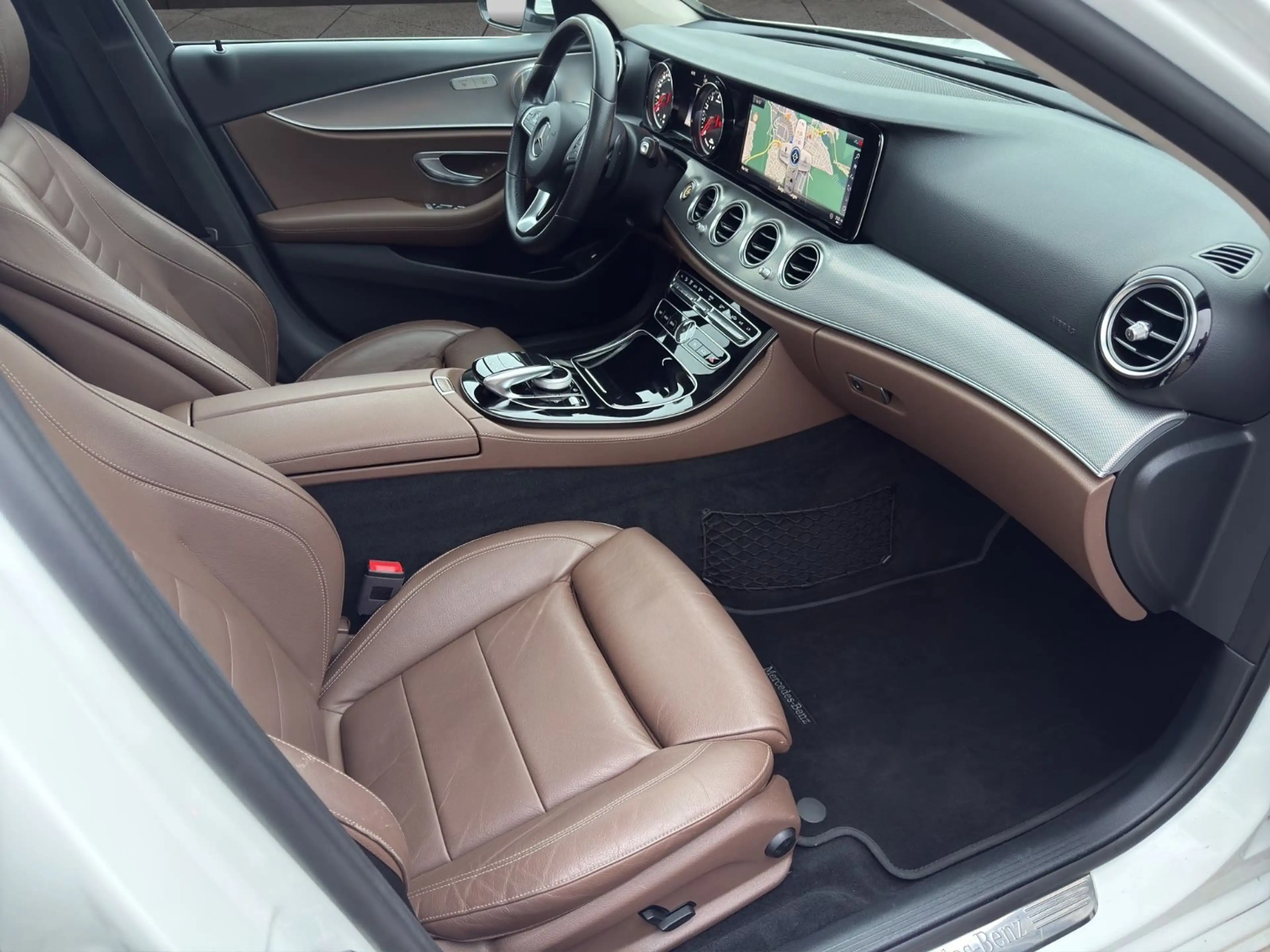 Mercedes-Benz E 350 e AMG Line Limousine TOP AUSSTATTUNG — photo 15