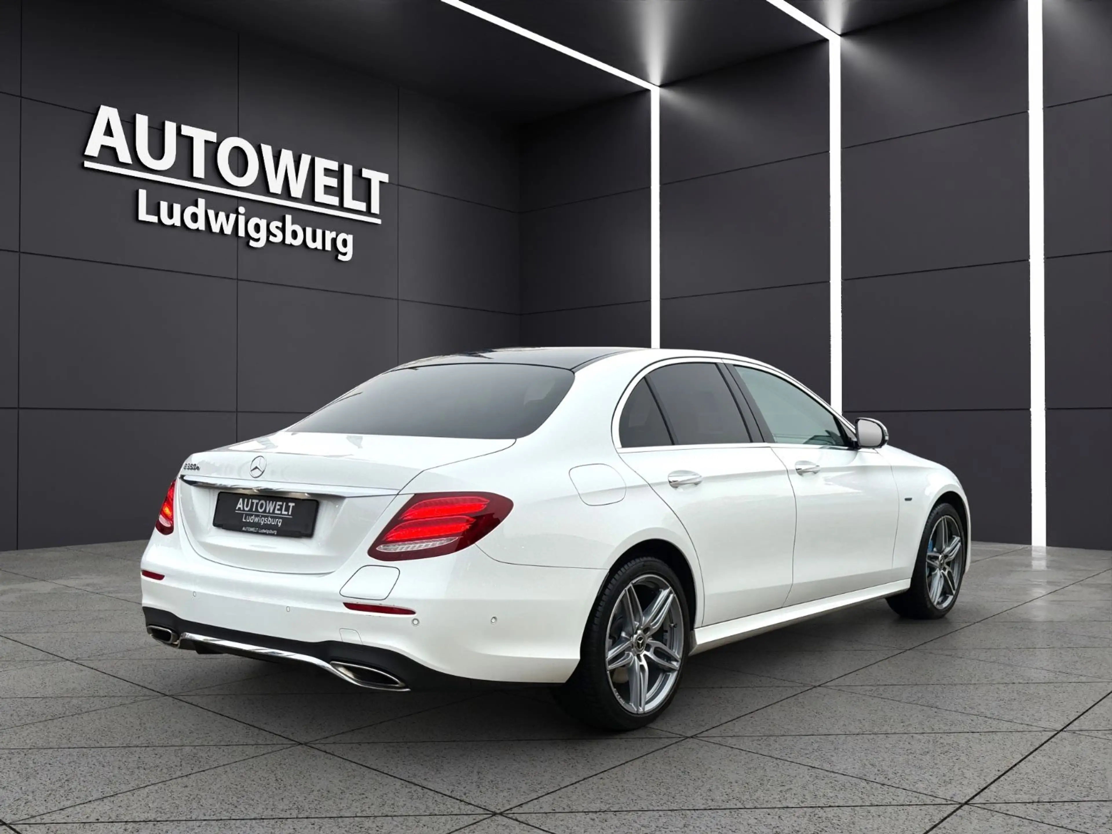Mercedes-Benz E 350 e AMG Line Limousine TOP AUSSTATTUNG — photo 5