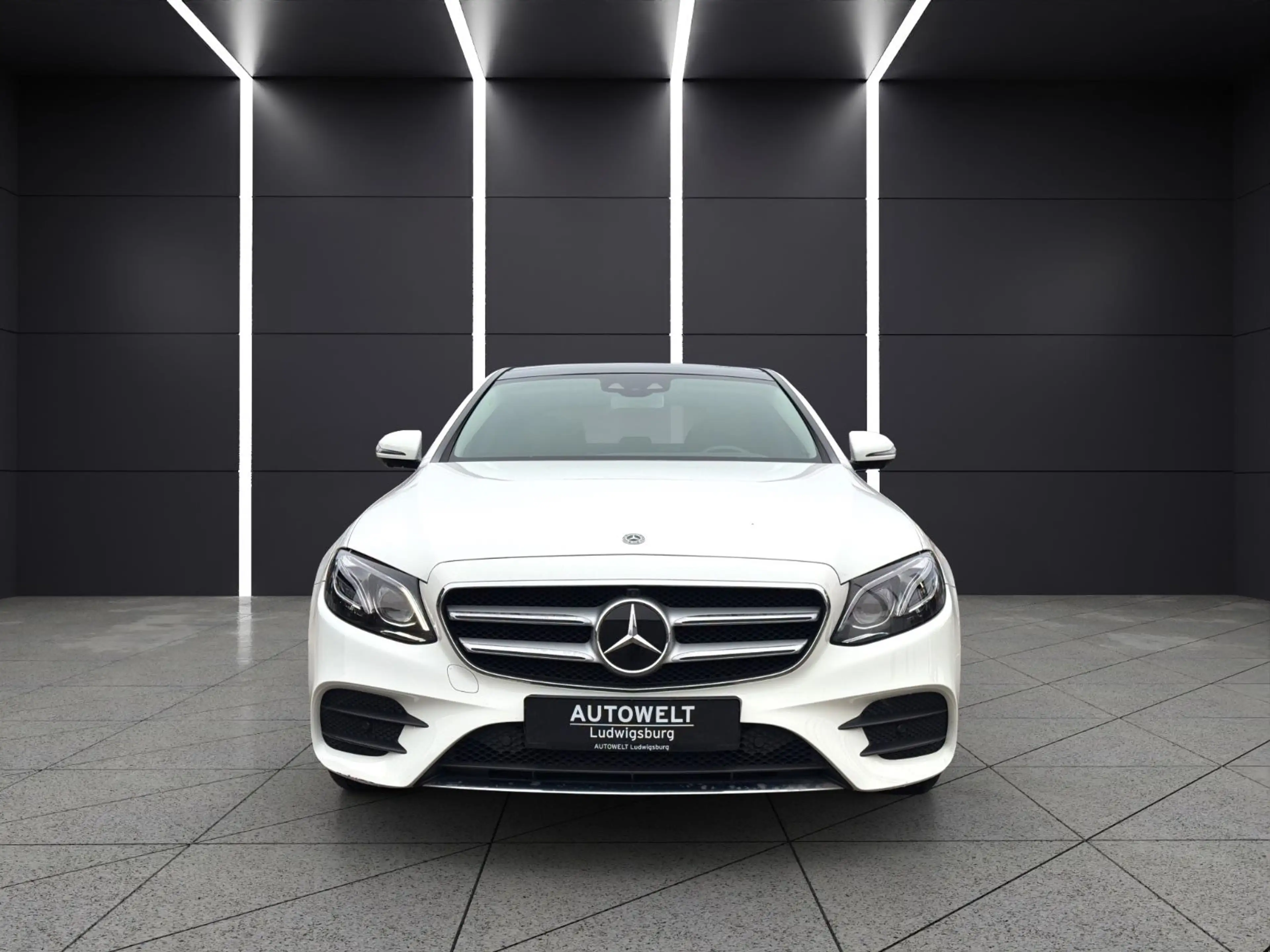Mercedes-Benz E 350 e AMG Line Limousine TOP AUSSTATTUNG — photo 2
