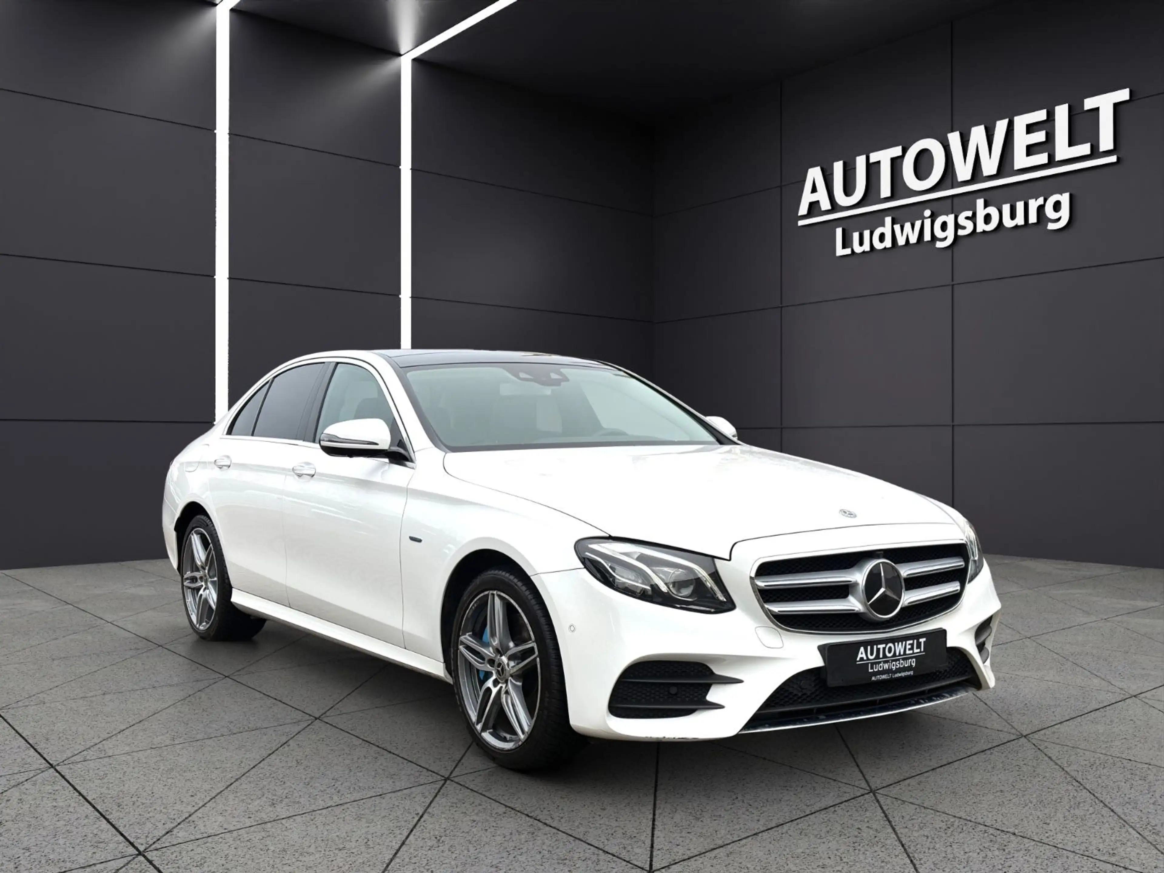 Mercedes-Benz E 350 e AMG Line Limousine TOP AUSSTATTUNG — photo 3