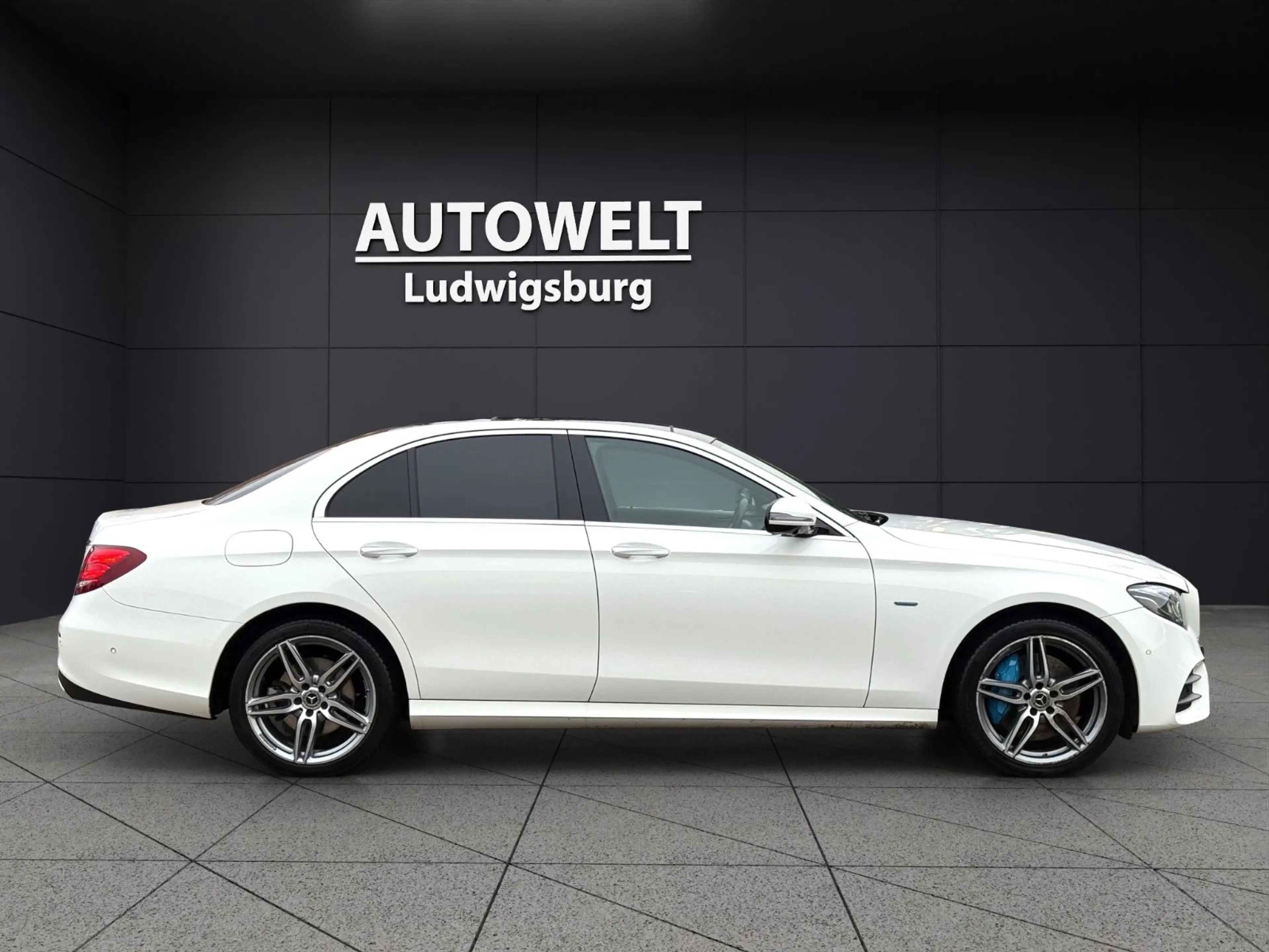 Mercedes-Benz E 350 e AMG Line Limousine TOP AUSSTATTUNG — photo 4