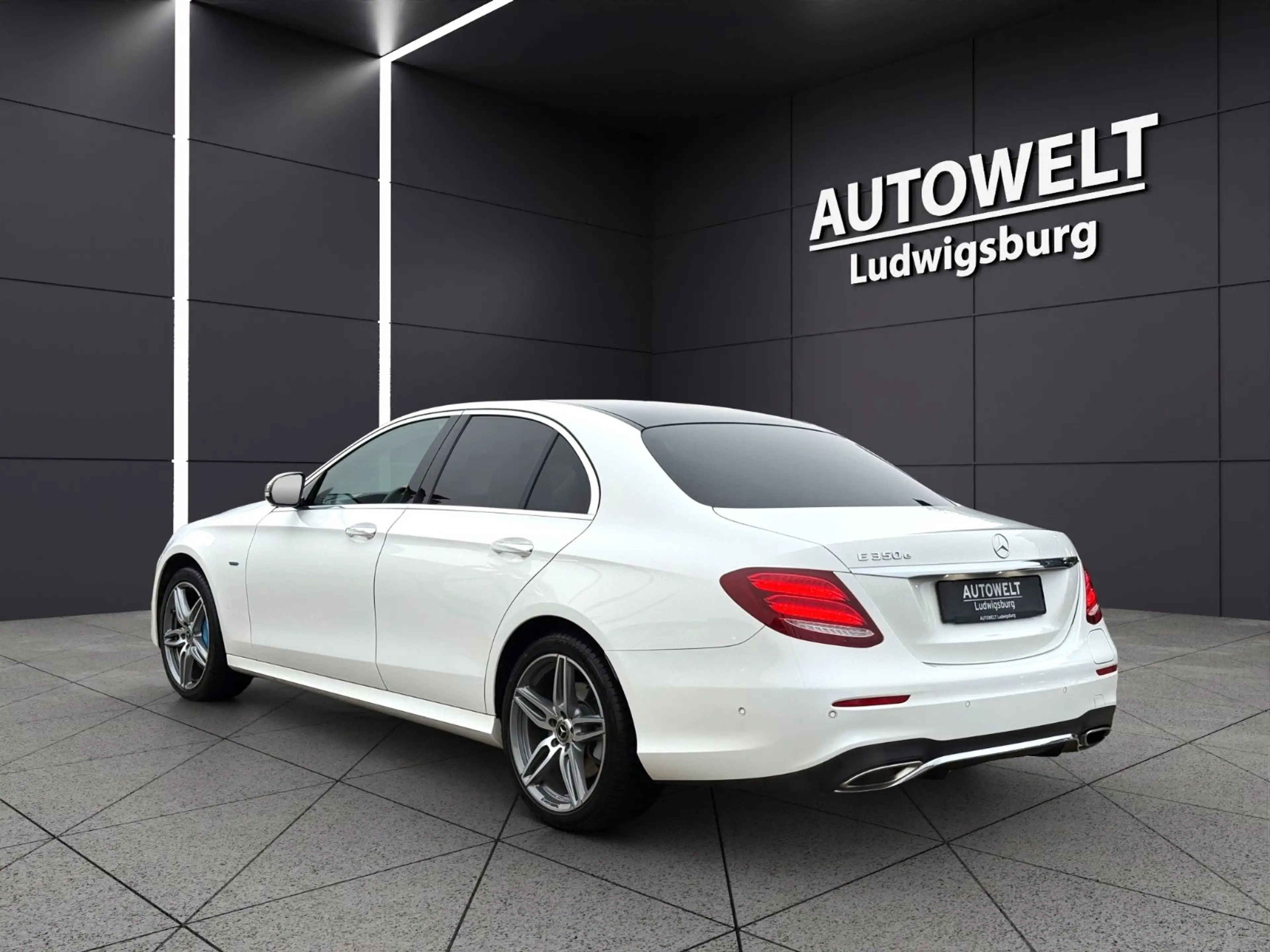 Mercedes-Benz E 350 e AMG Line Limousine TOP AUSSTATTUNG — photo 7