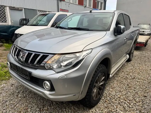 Mitsubishi L200 Plus Doppelkabine 4WD TÜV NEU