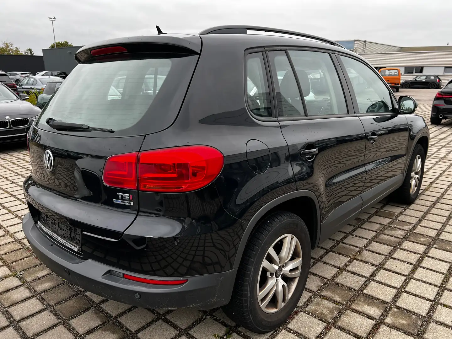 Volkswagen Tiguan Trend Schwarz - 2