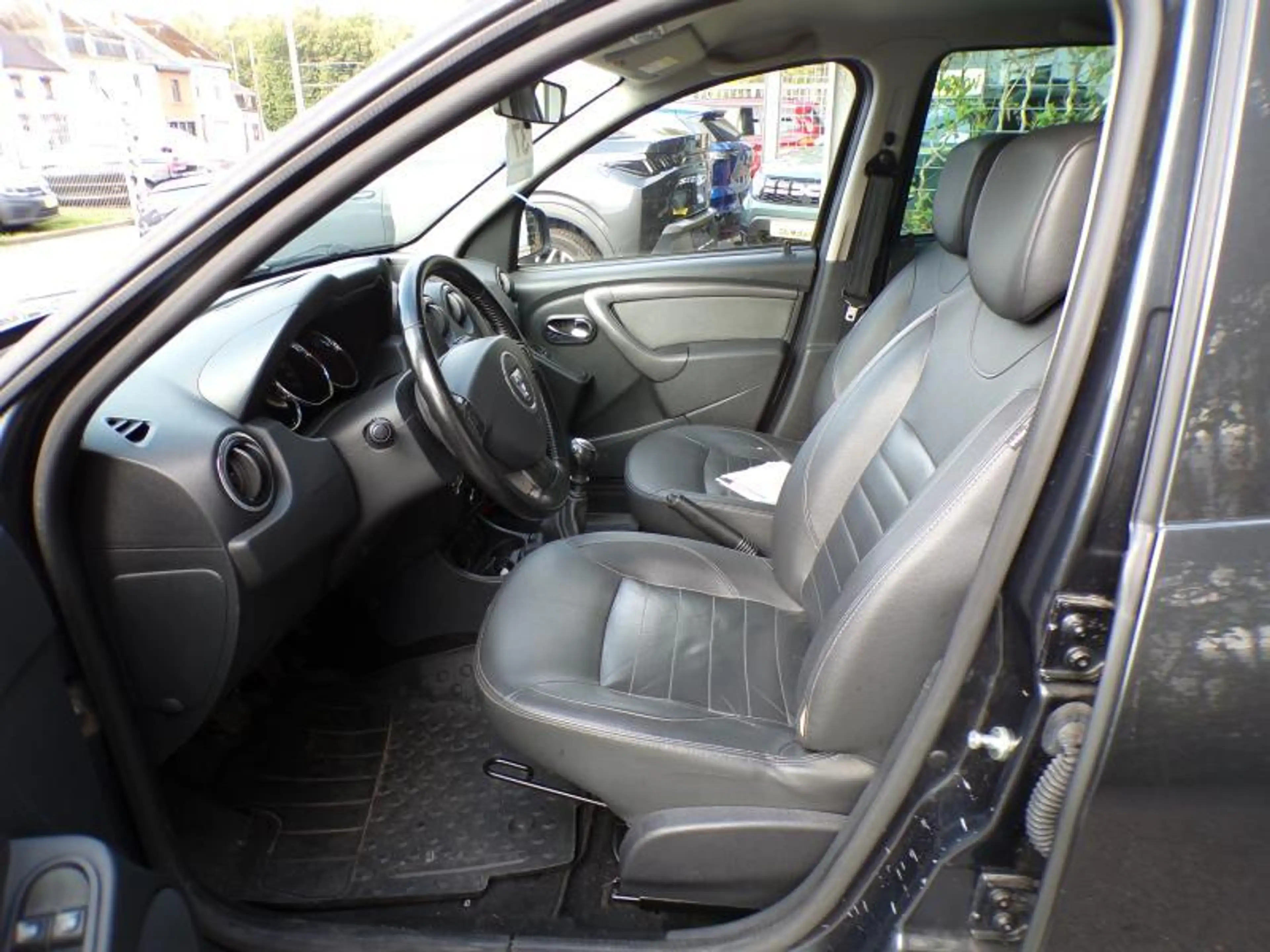 Dacia Duster 1.5DCi 109cv Gris 12/15 Airco GPS Camera Cruise — photo 6
