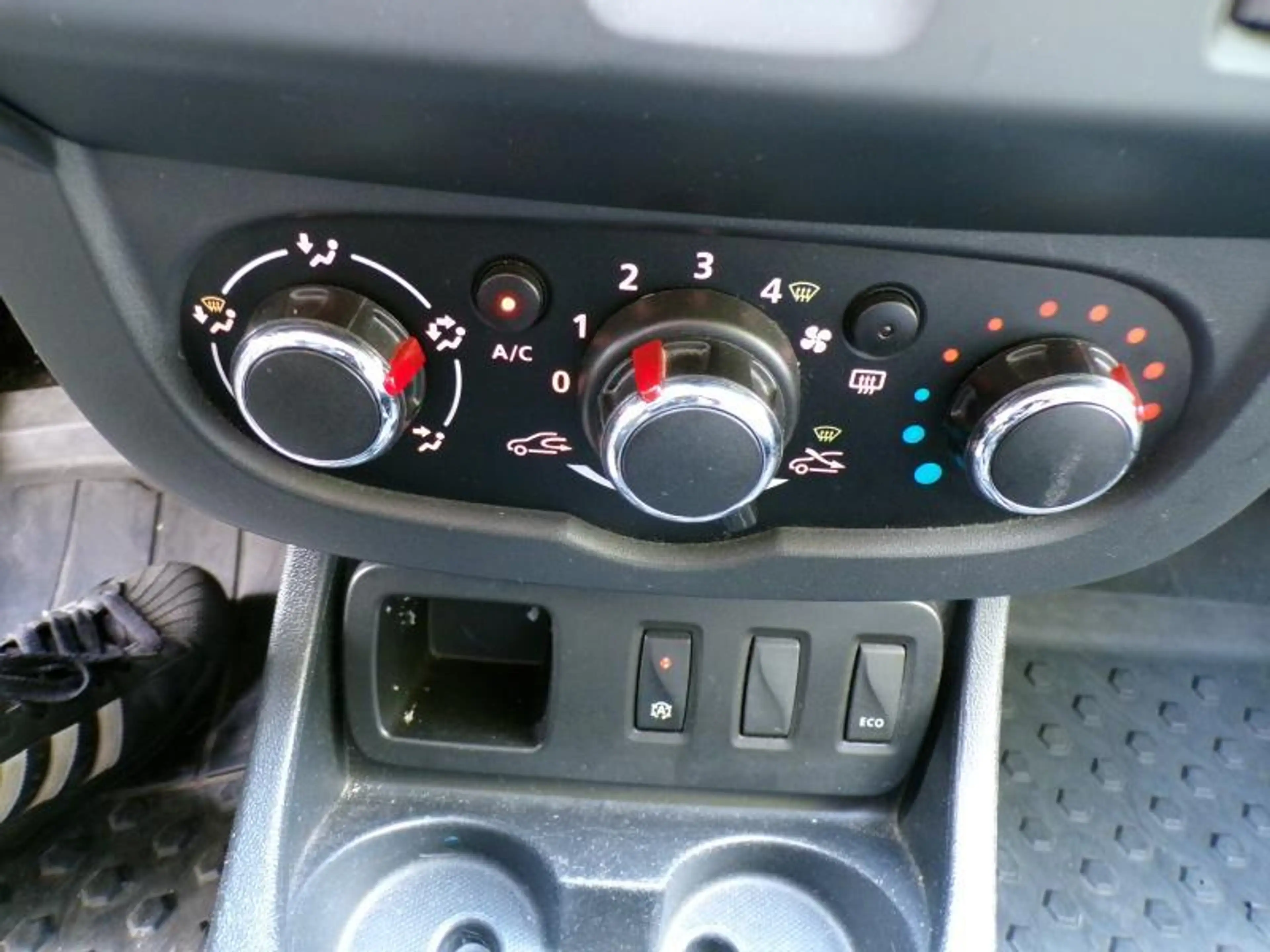 Dacia Duster 1.5DCi 109cv Gris 12/15 Airco GPS Camera Cruise — photo 10