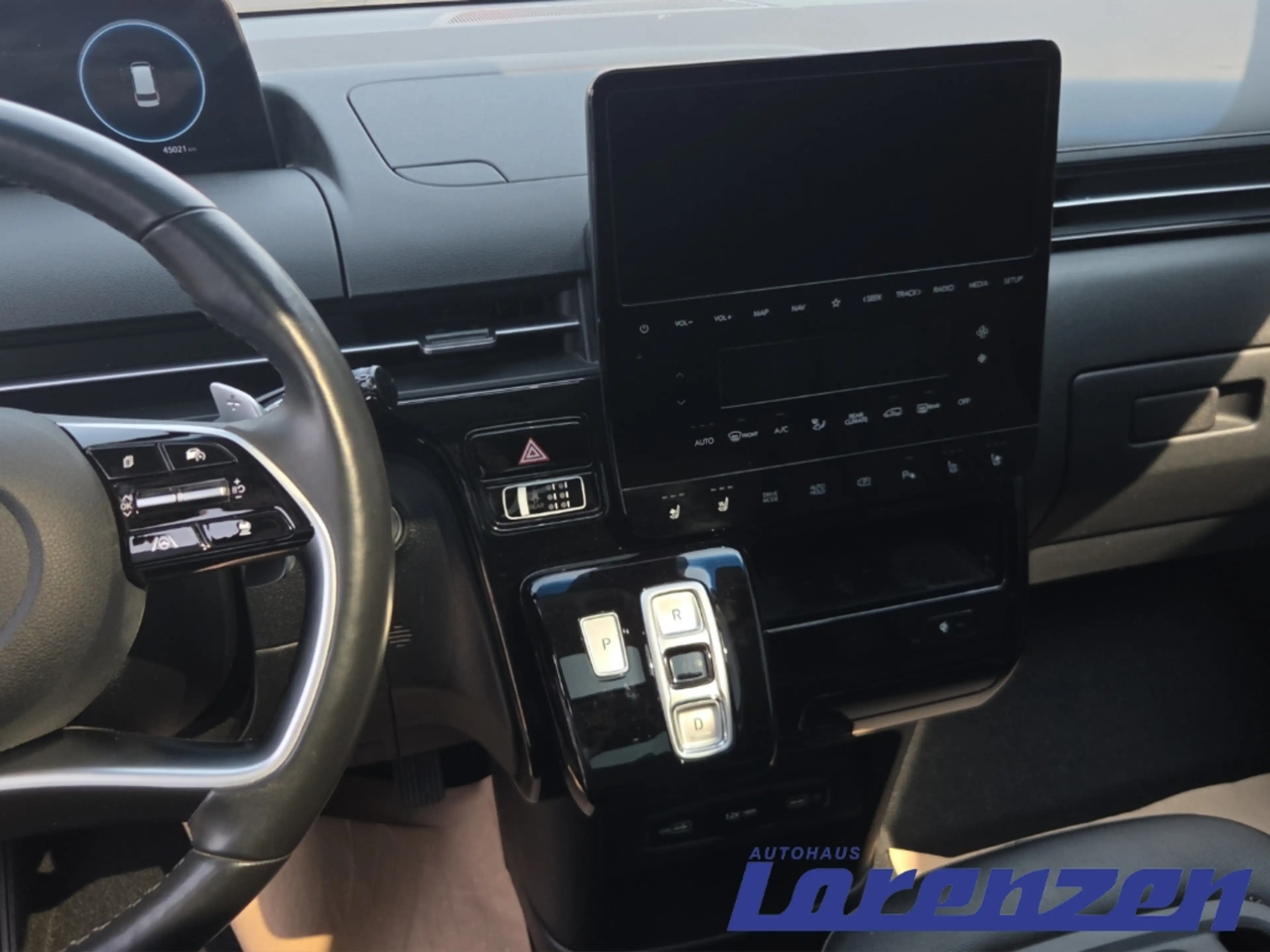 Hyundai STARIA CRDi 2.2 Prime Panoramadach Navi Digitales Cockpit — photo 14
