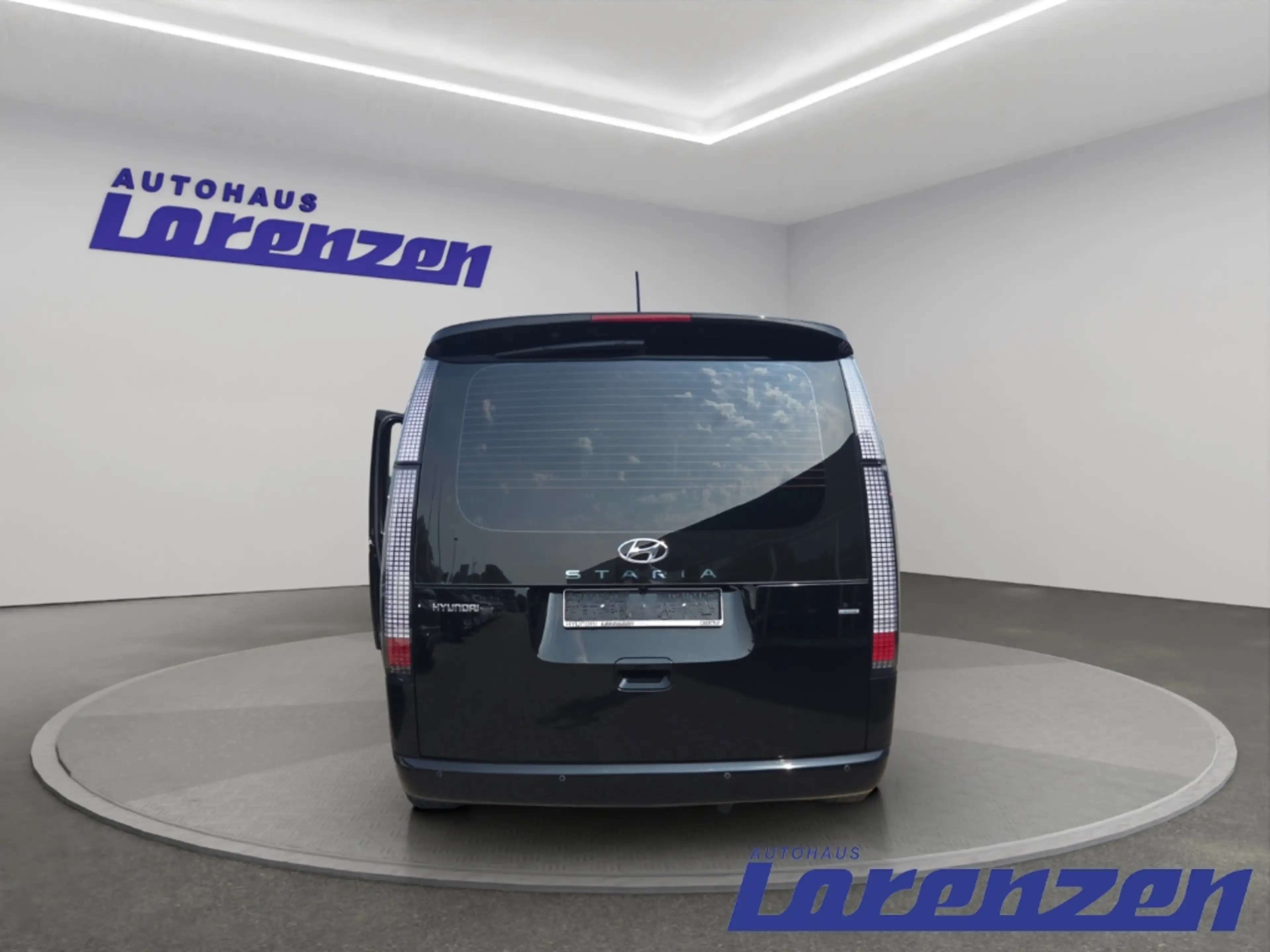 Hyundai STARIA CRDi 2.2 Prime Panoramadach Navi Digitales Cockpit — photo 6