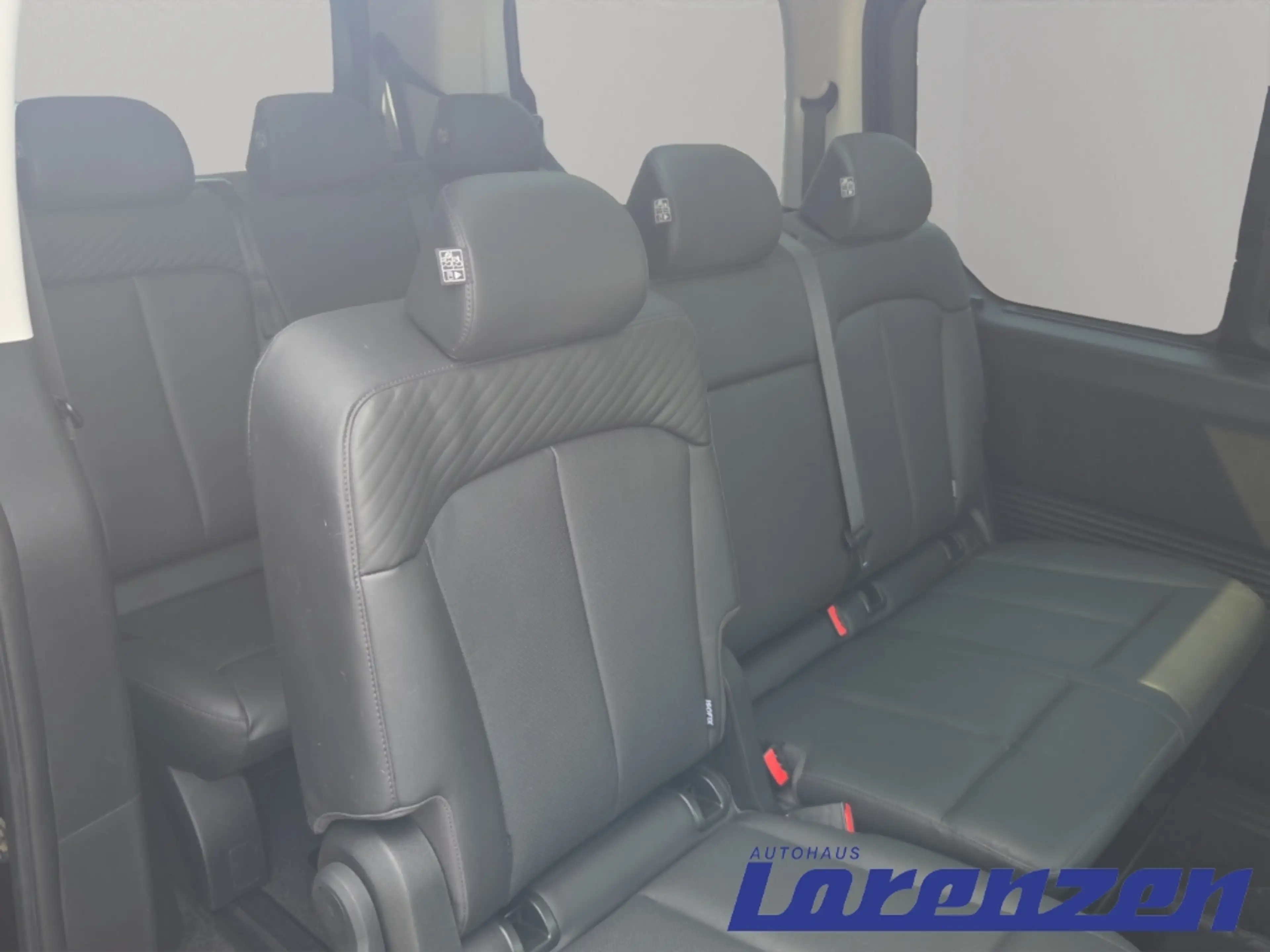 Hyundai STARIA CRDi 2.2 Prime Panoramadach Navi Digitales Cockpit — photo 10
