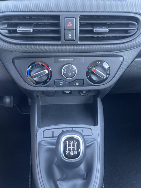 Hyundai i10 i10 1.0i Twist Techno Pack — photo 12