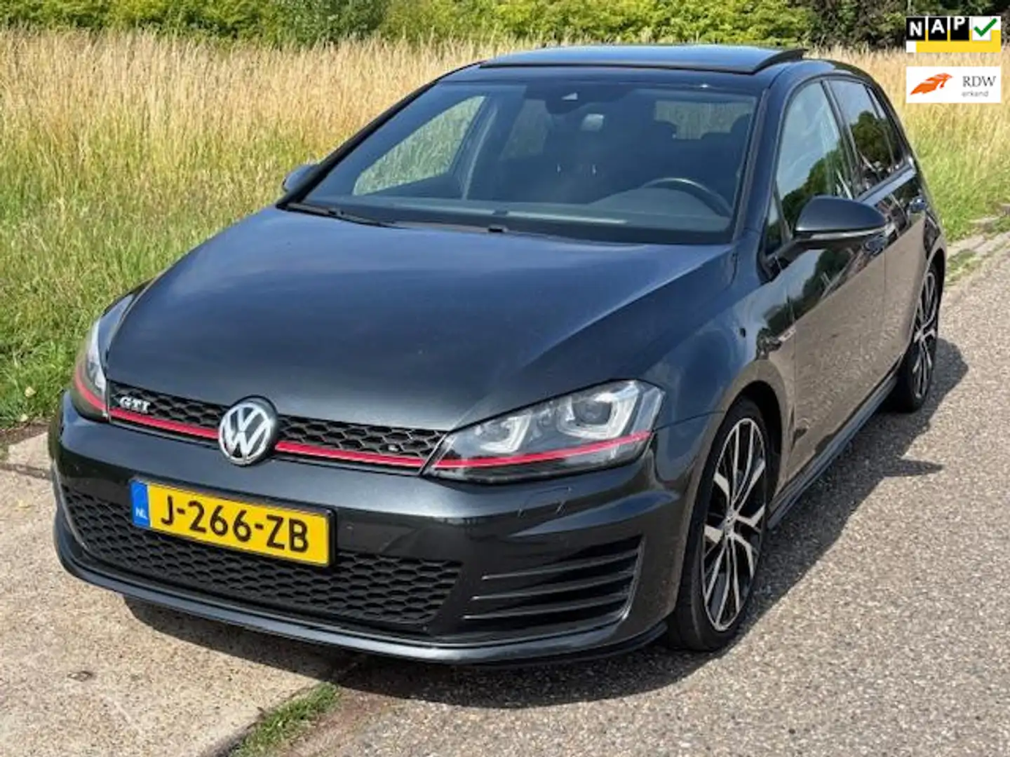 Volkswagen Golf GTI 2.0 TSI 5-Drs Automaat (220 PK) ECC Navi LMV 19" S Zwart - 1