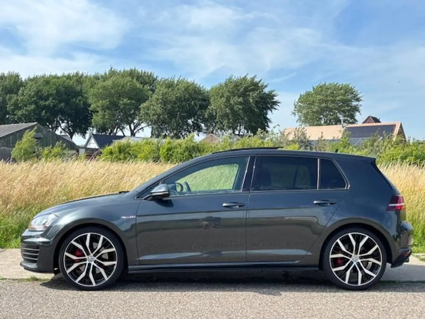Volkswagen Golf GTI 2.0 TSI 5-Drs Automaat (220 PK) ECC Navi LMV 19" S Zwart - 2