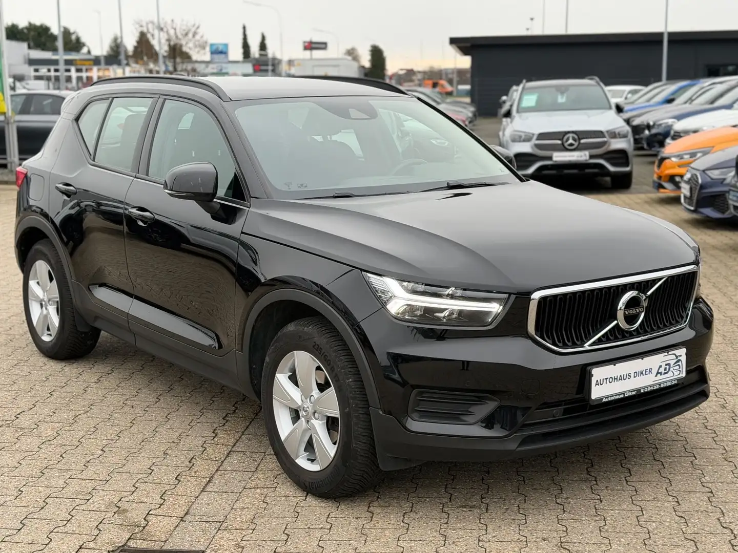 Volvo XC40 2WD Euro 6d, Klima,Navi,AHK Schwarz - 2