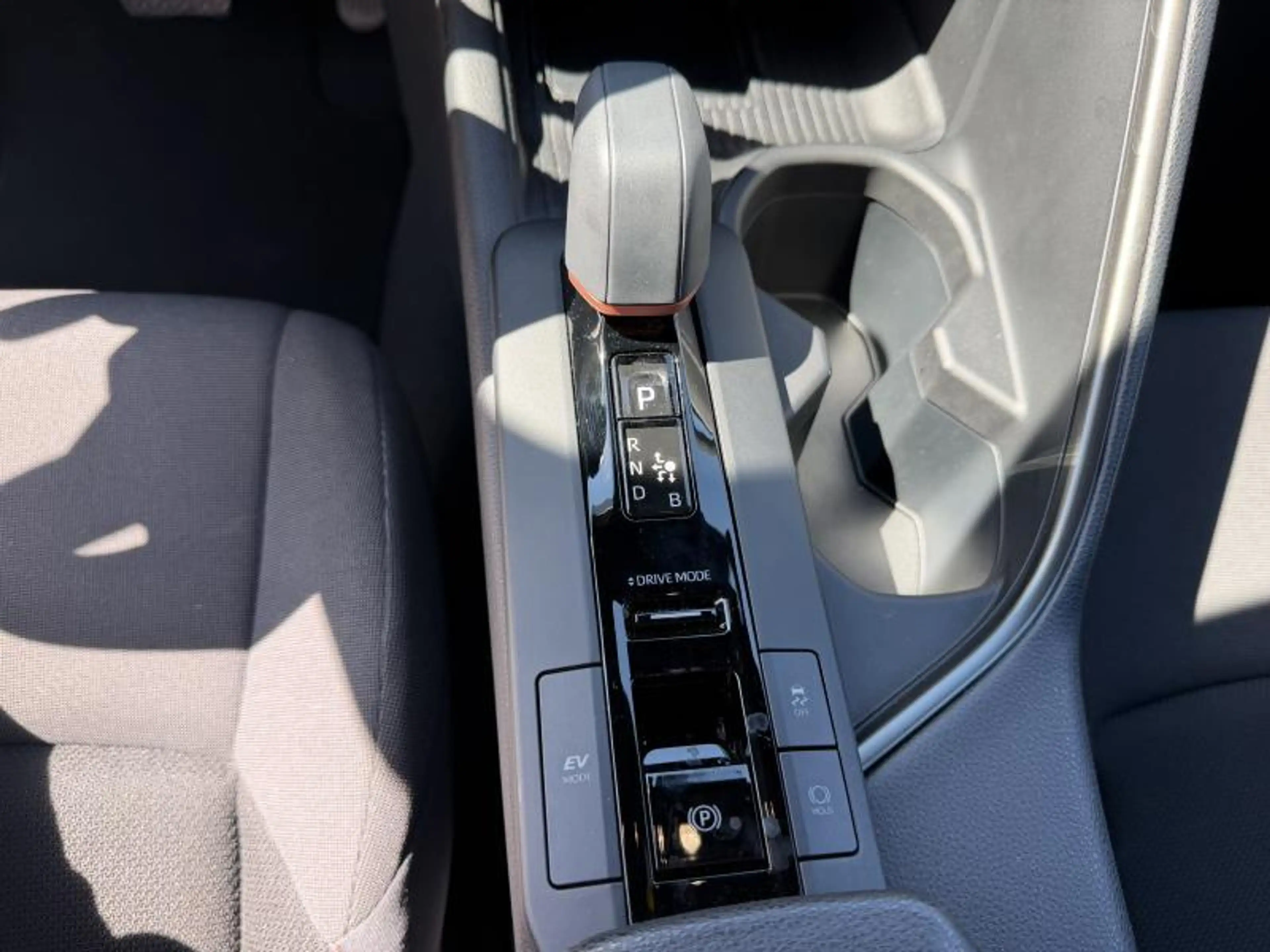 Toyota C-HR Dynamic Plus Mono-Tone — photo 10