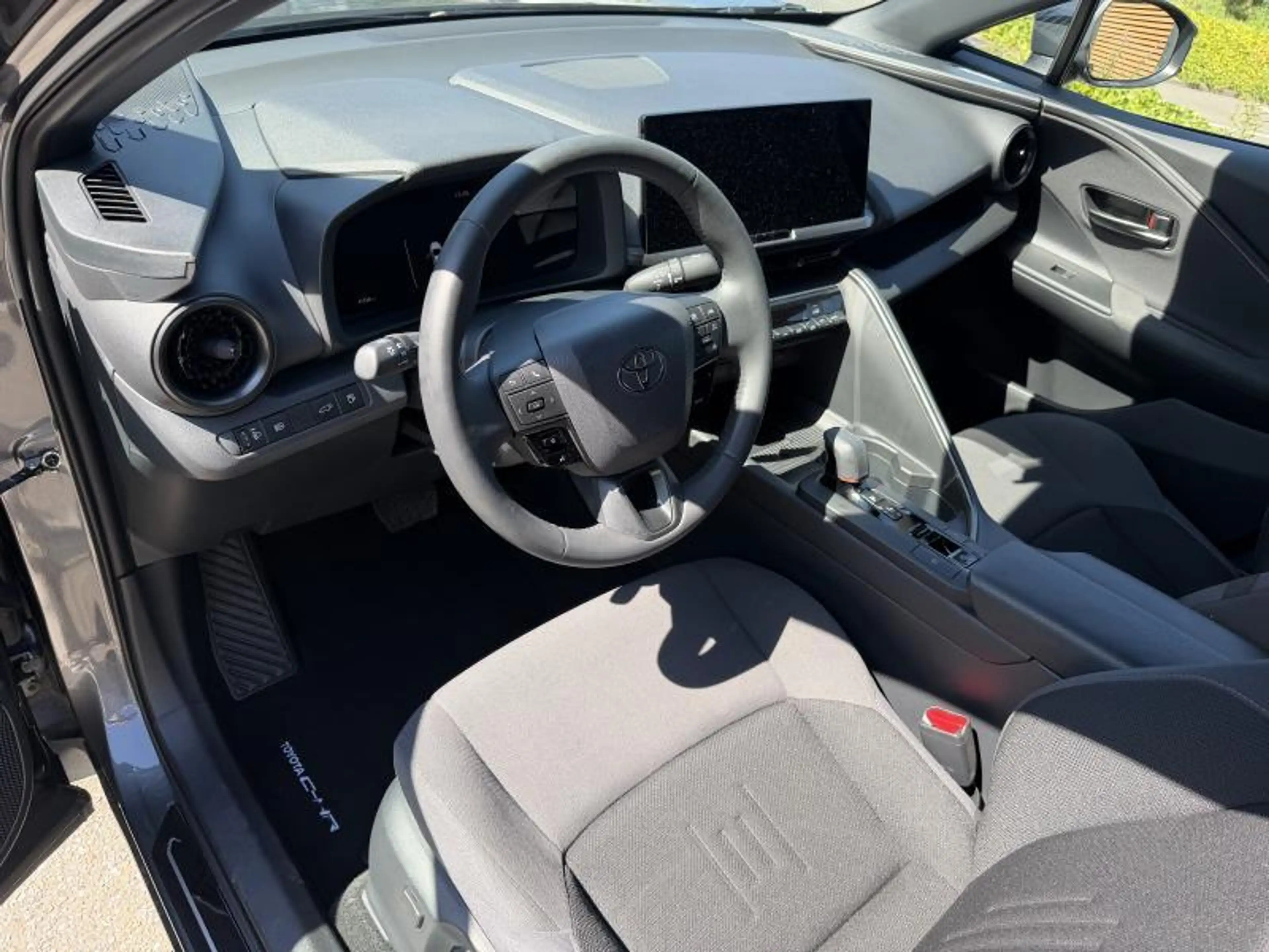 Toyota C-HR Dynamic Plus Mono-Tone — photo 8