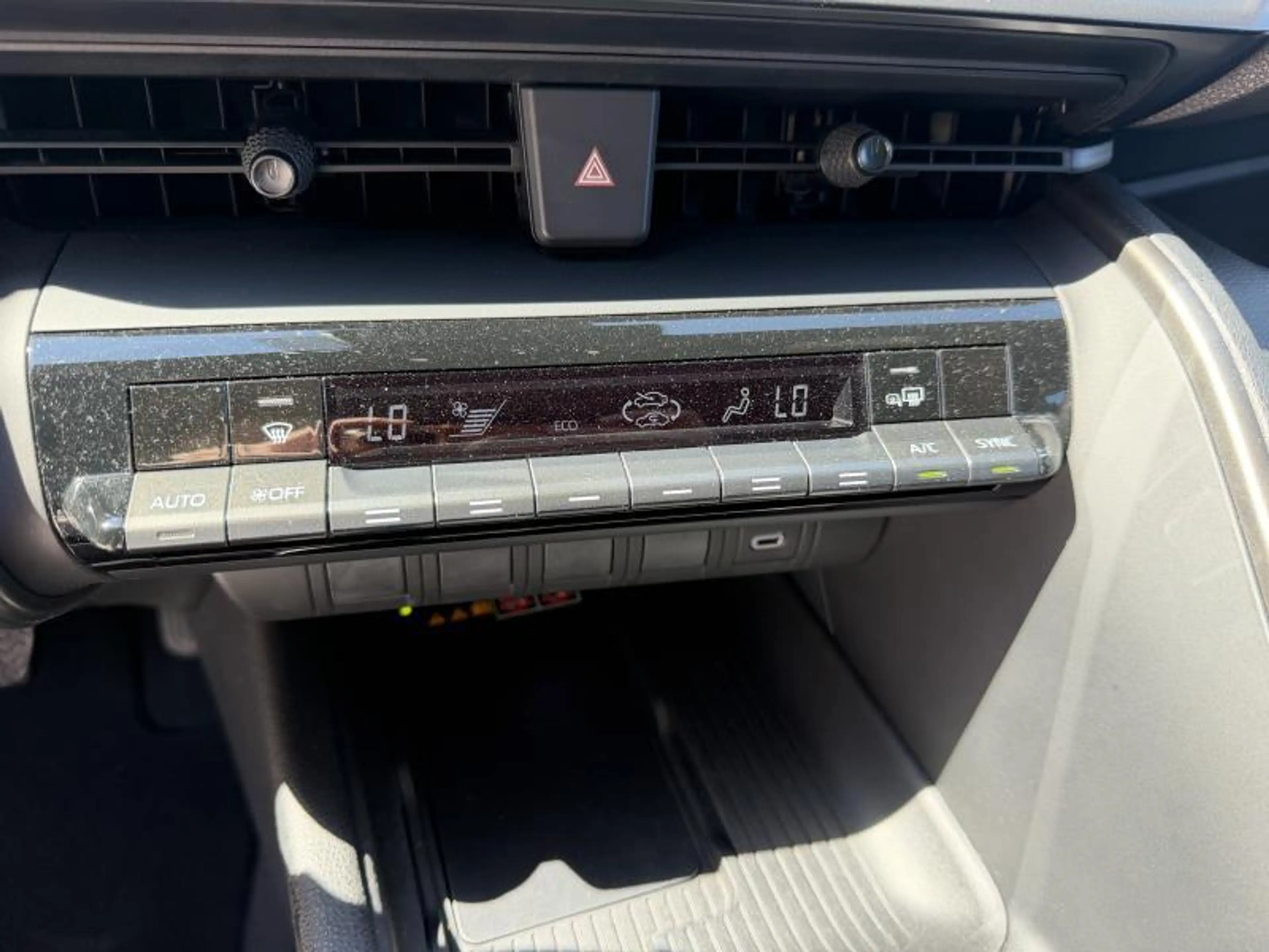 Toyota C-HR Dynamic Plus Mono-Tone — photo 12