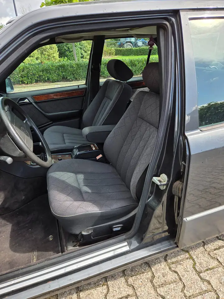 Mercedes-Benz E 200 Elegance, foto 10