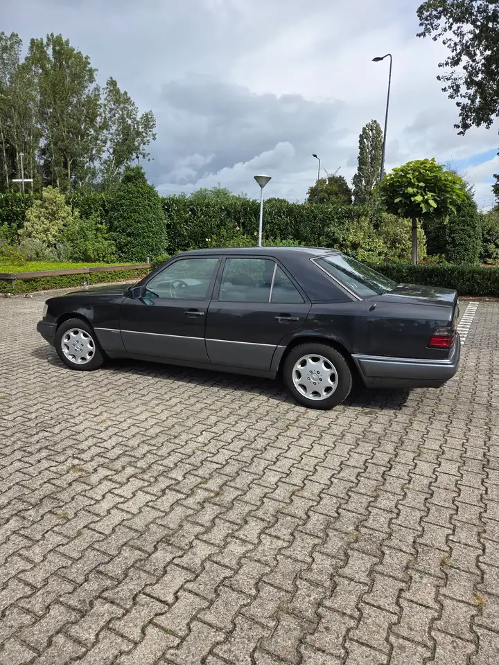 Mercedes-Benz E 200 Elegance, foto 6
