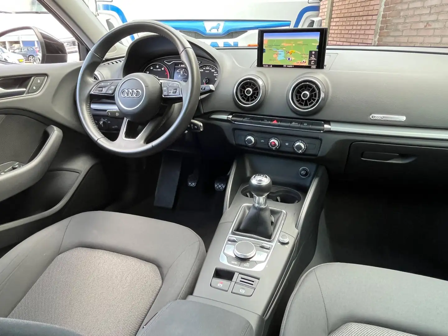 Audi A3 Sportback 1.0 TFSi Pro Line | Navigatie | PDC V+A Zwart - 2