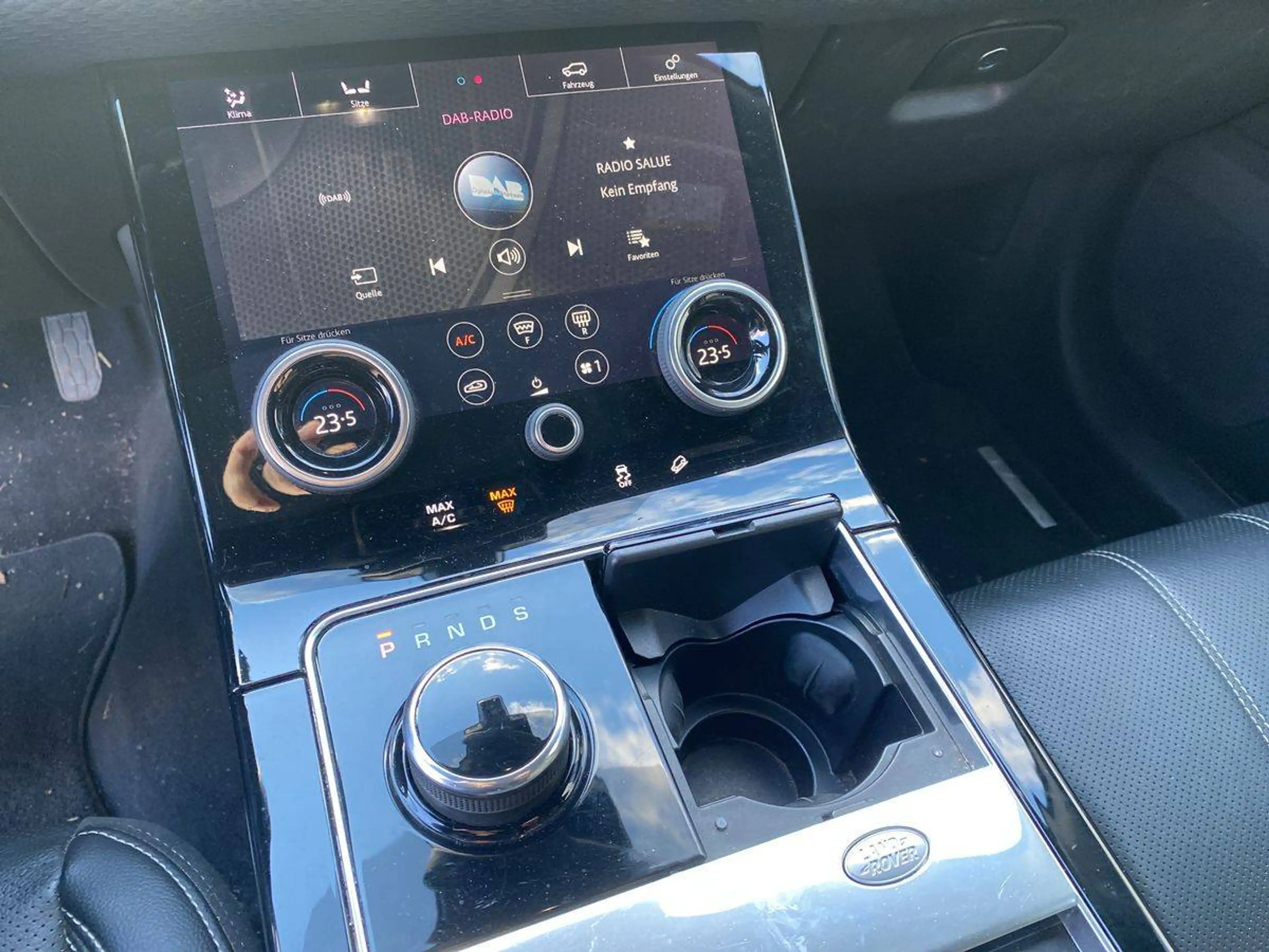 Land Rover Range Rover Velar S — photo 12