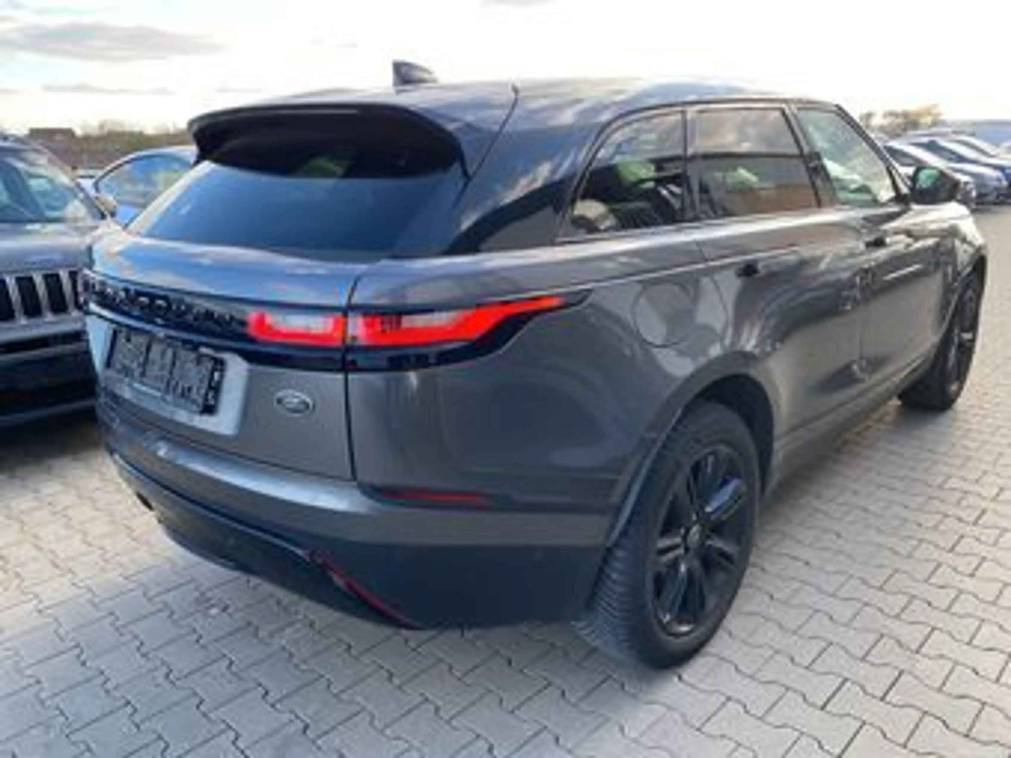 Land Rover Range Rover Velar S — photo 3