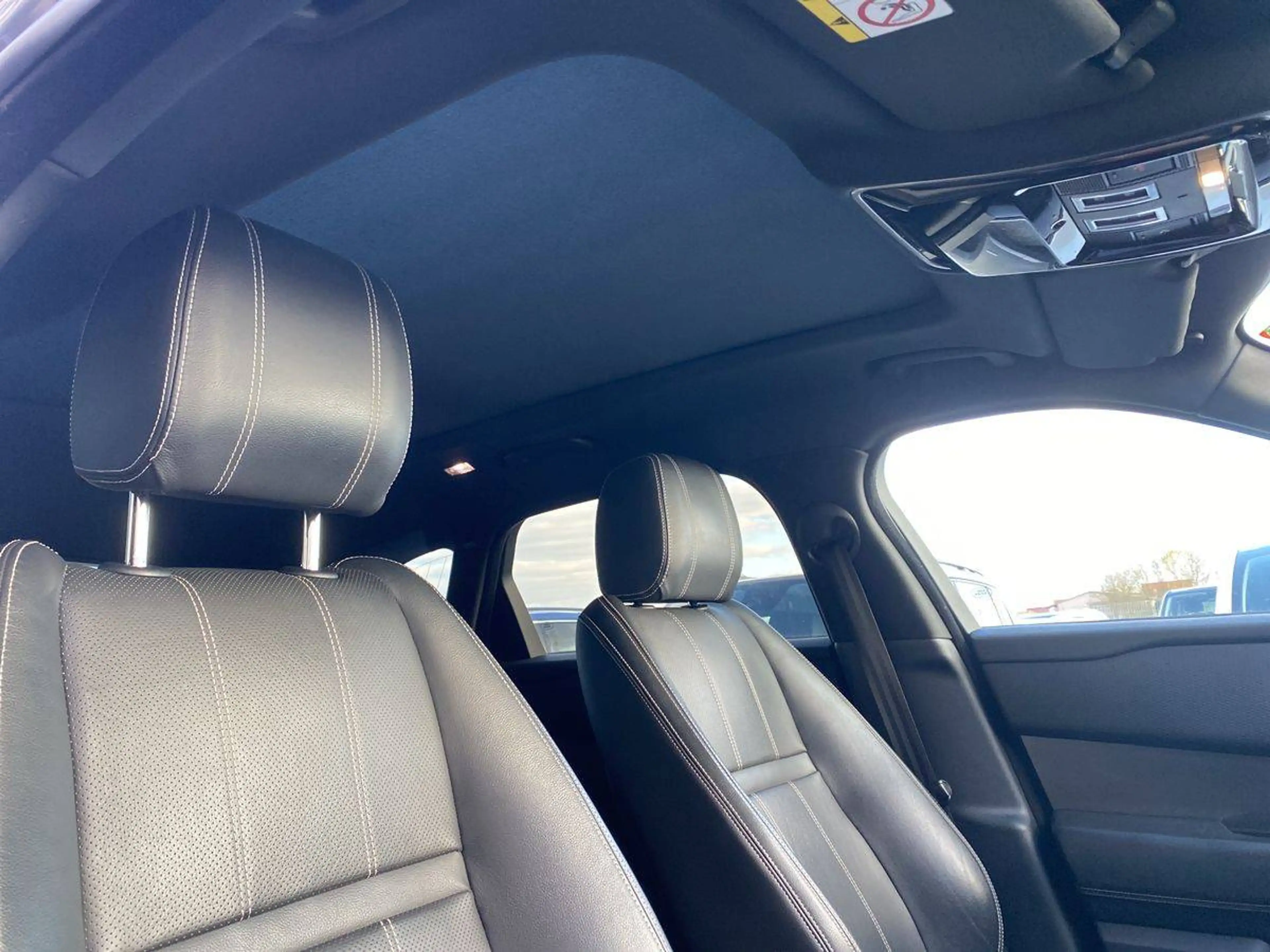 Land Rover Range Rover Velar S — photo 10