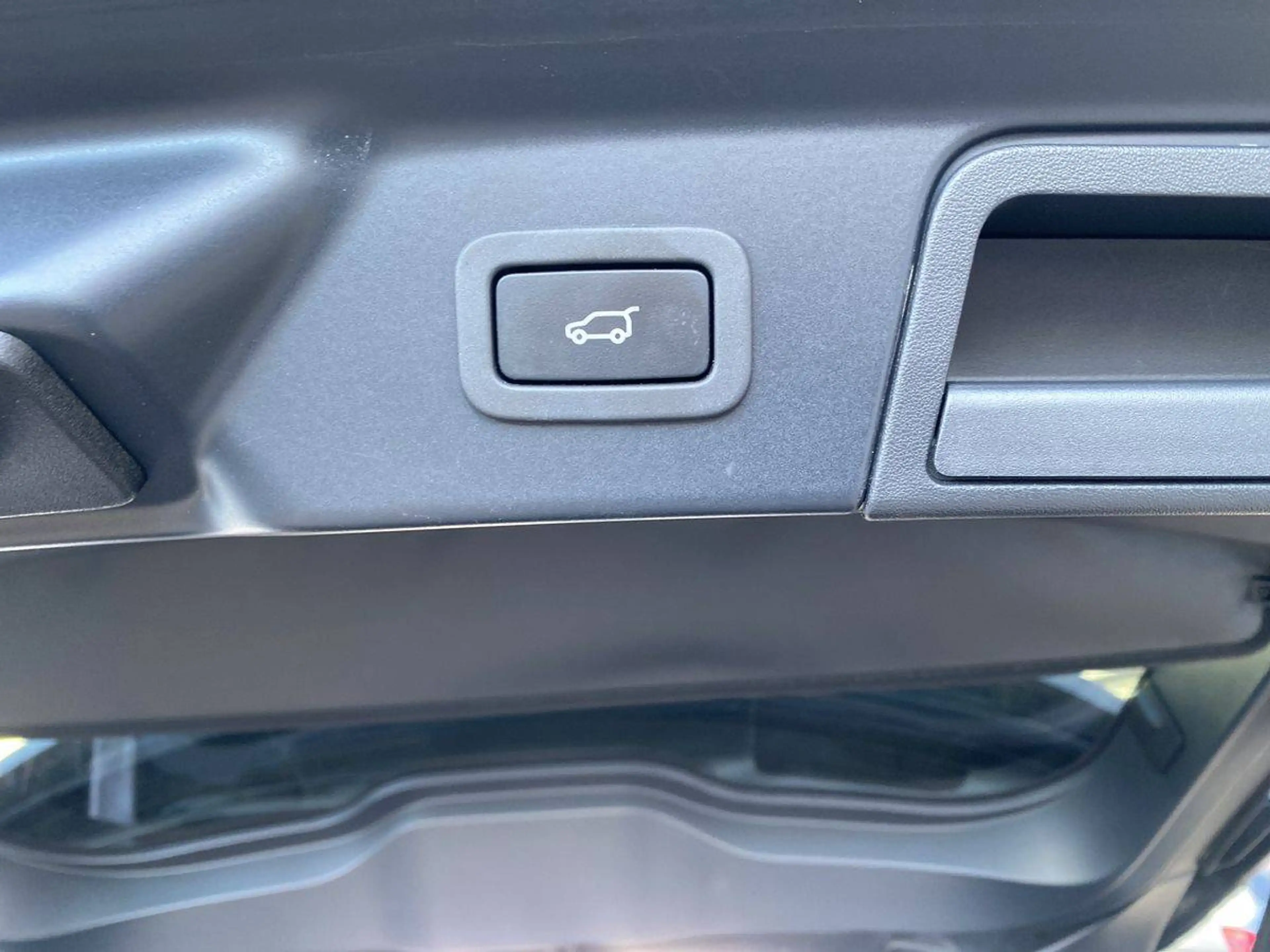 Land Rover Range Rover Velar S — photo 13