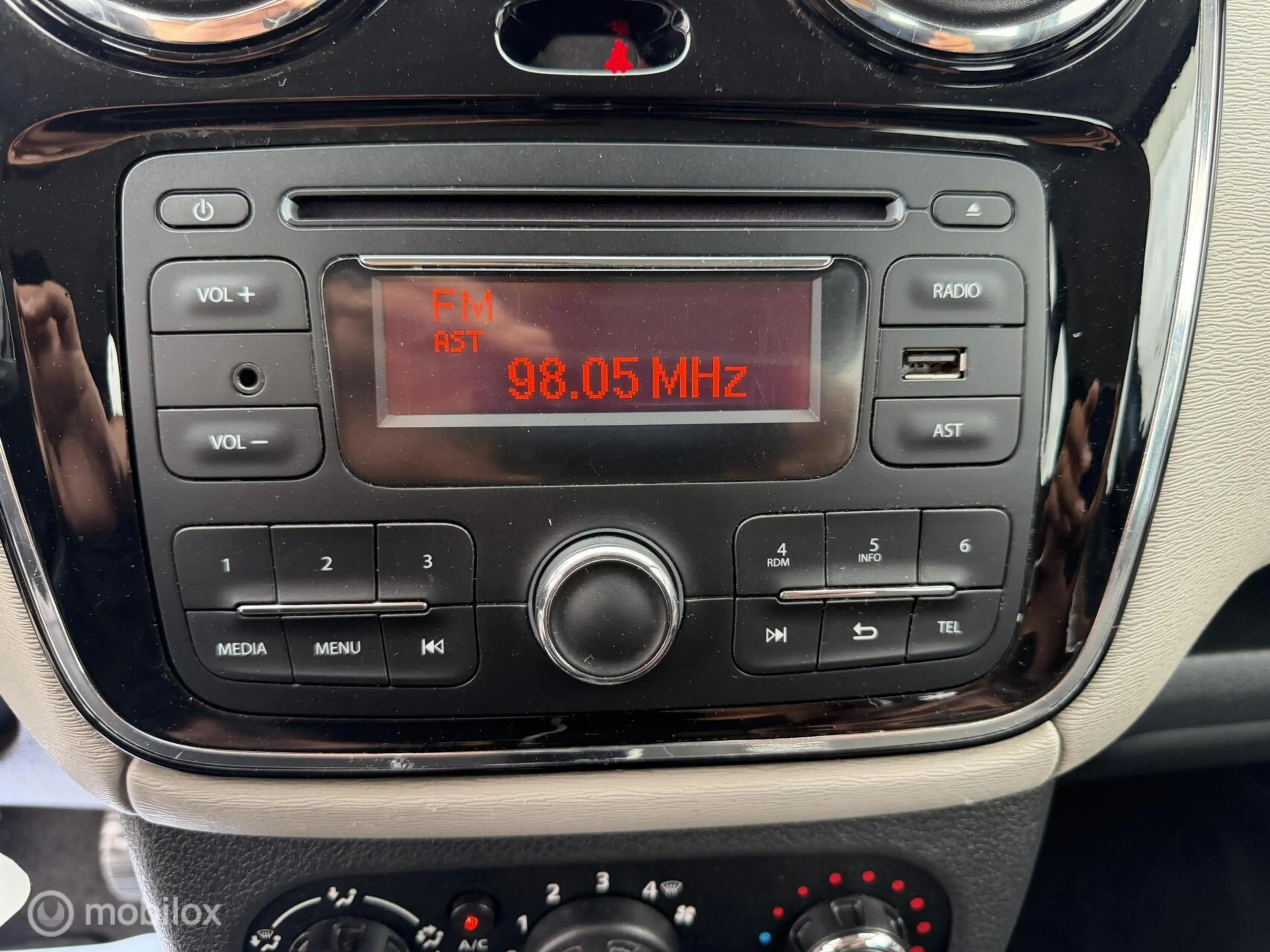 Dacia Lodgy 1.2 TCe Lauréate 5p.Airco,Cruise,Trekhaak,P.sensor — photo 6