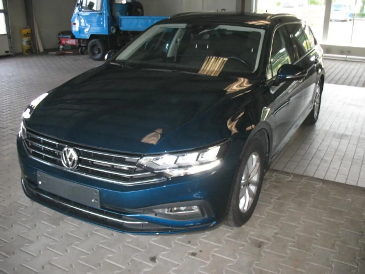 Volkswagen Passat Variant Business Blau - 1