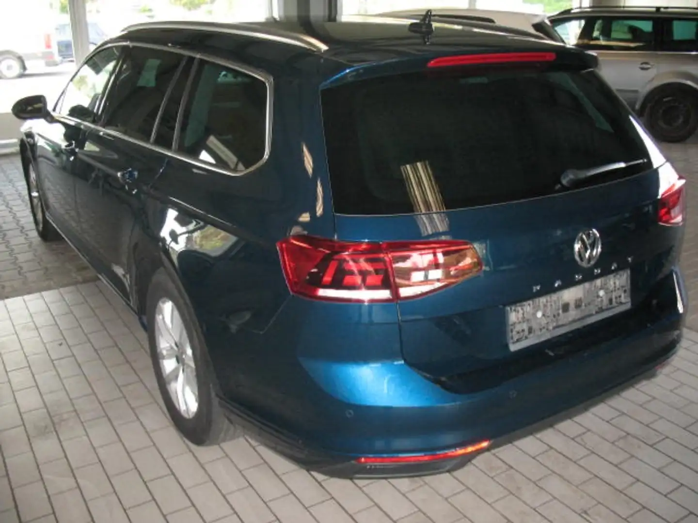 Volkswagen Passat Variant Business Blau - 2