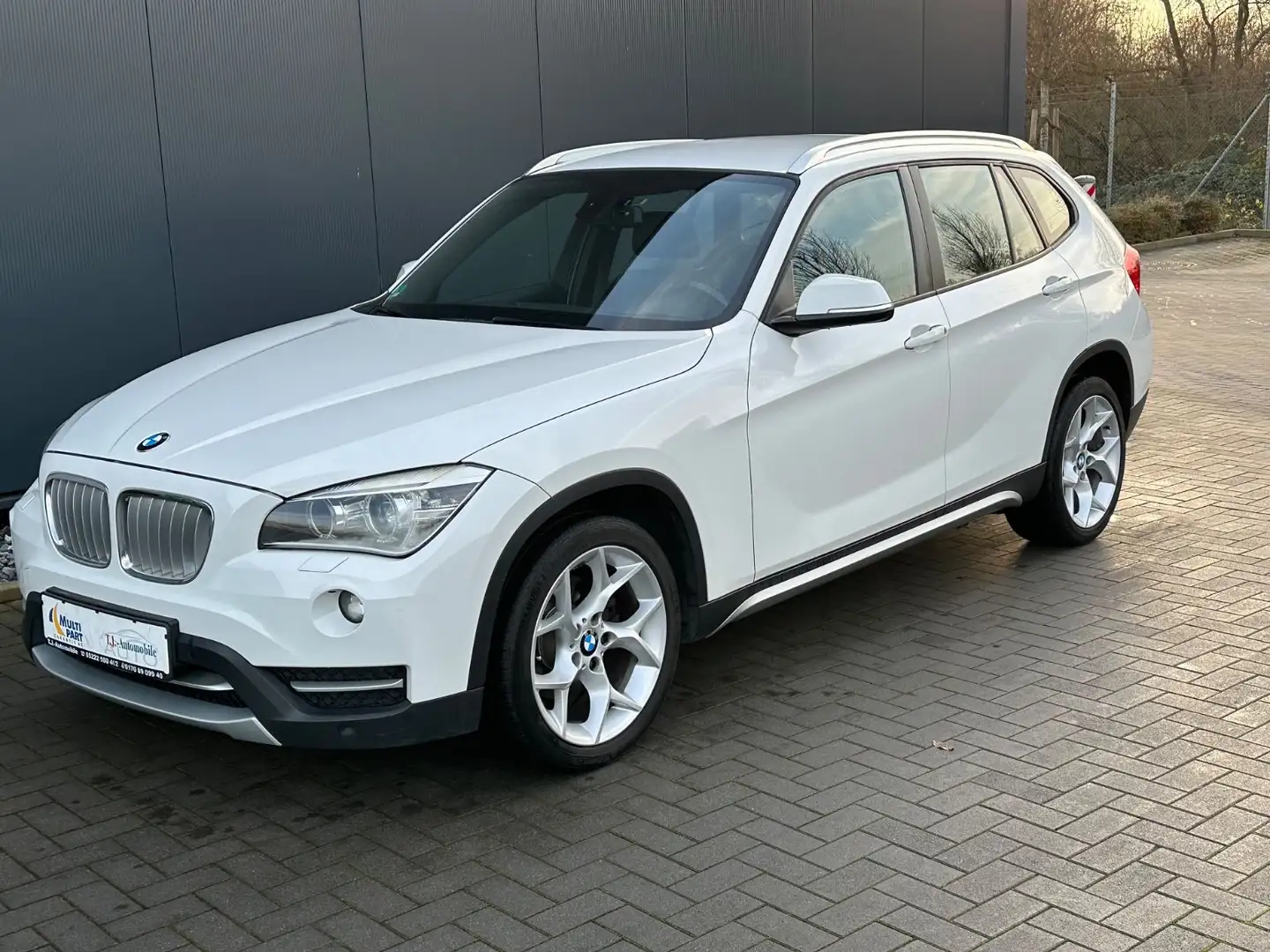 BMW X1 Baureihe X1 xDrive 18d Weiß - 1