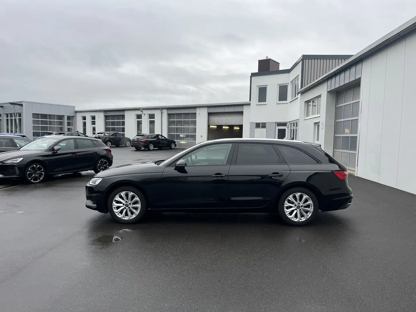 Audi A4 Avant 2.0 TDI S tronic 206€ m. 20% Anzahlung AHK Noir - 2
