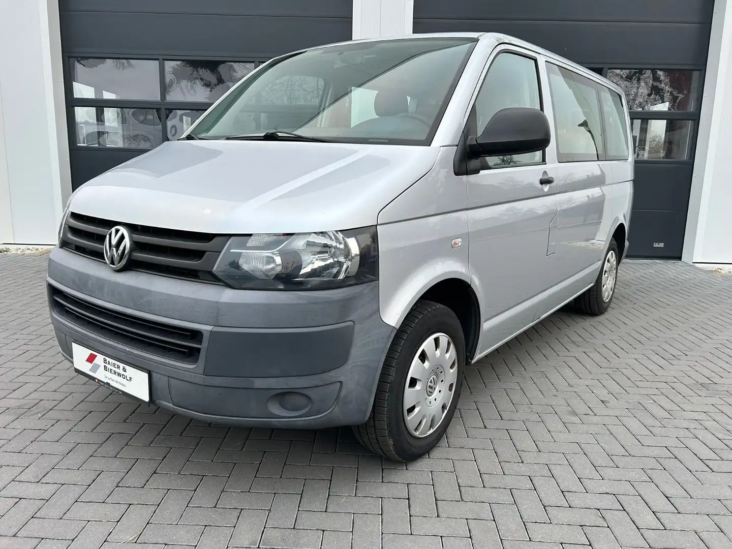 Volkswagen T5 Caravelle 8 Sitze 103kw / 140PS Klima AHK Schwarz - 2