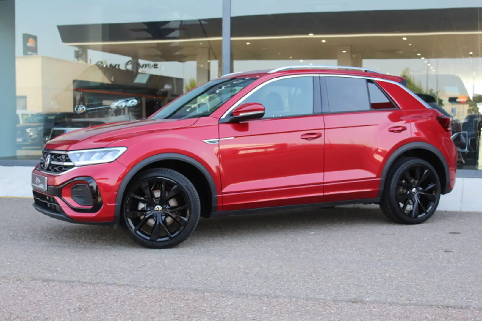 Volkswagen T-Roc 1.5 TSI R-Line 110 kW Rojo - 2