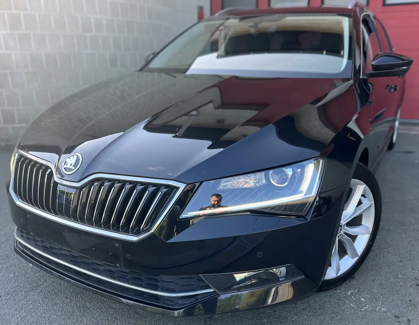 Skoda Superb SW 1.6 CR TDi GreenLine Corporate Plus Edition Zwart - 1