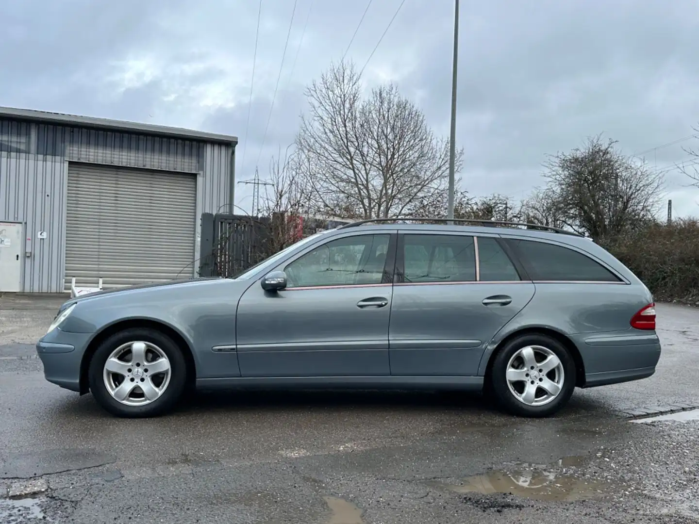 Mercedes-Benz E 220 T CDI 7-Sitzer / Navigation/6 Gang Gri - 2