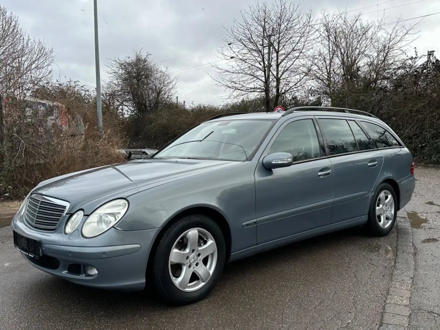 Mercedes-Benz E 220 T CDI 7-Sitzer / Navigation/6 Gang Gri - 1