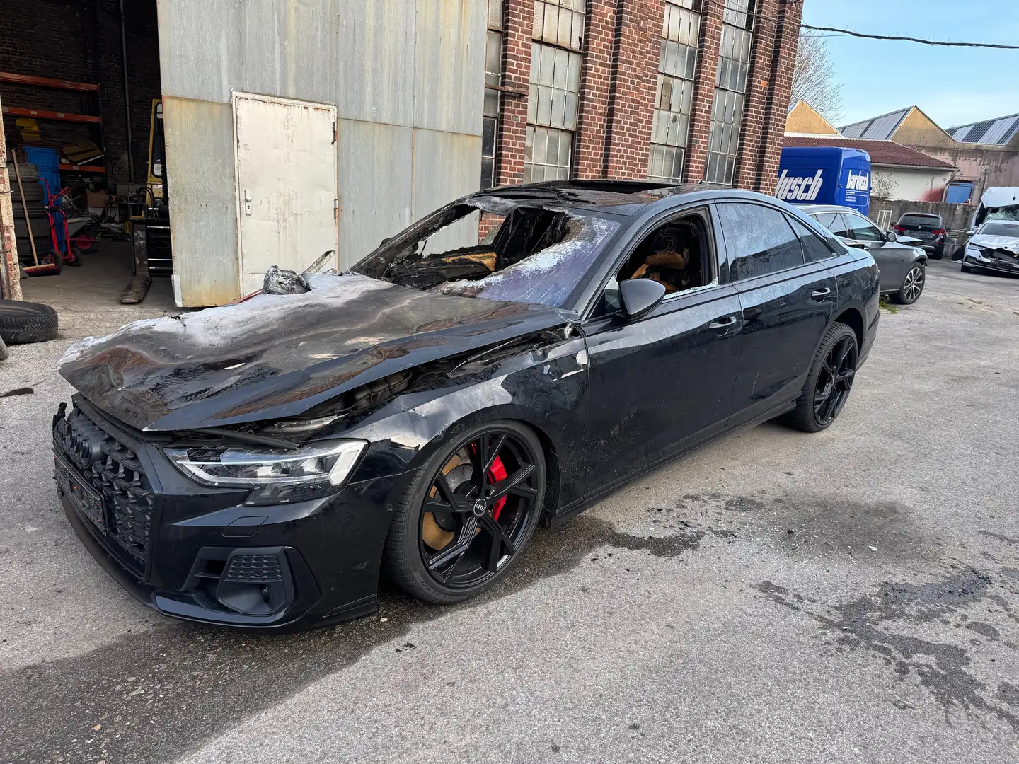 Audi S8 4.0 TFSI quattro Brandschaden von Außen Leder Noir - 1