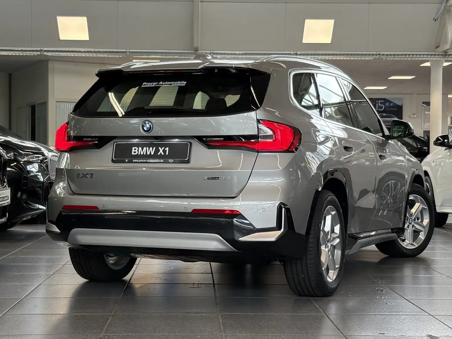 BMW iX1 xDrive30 xLine DA PA Kamera LED Sportsitze Komfort Grau - 2