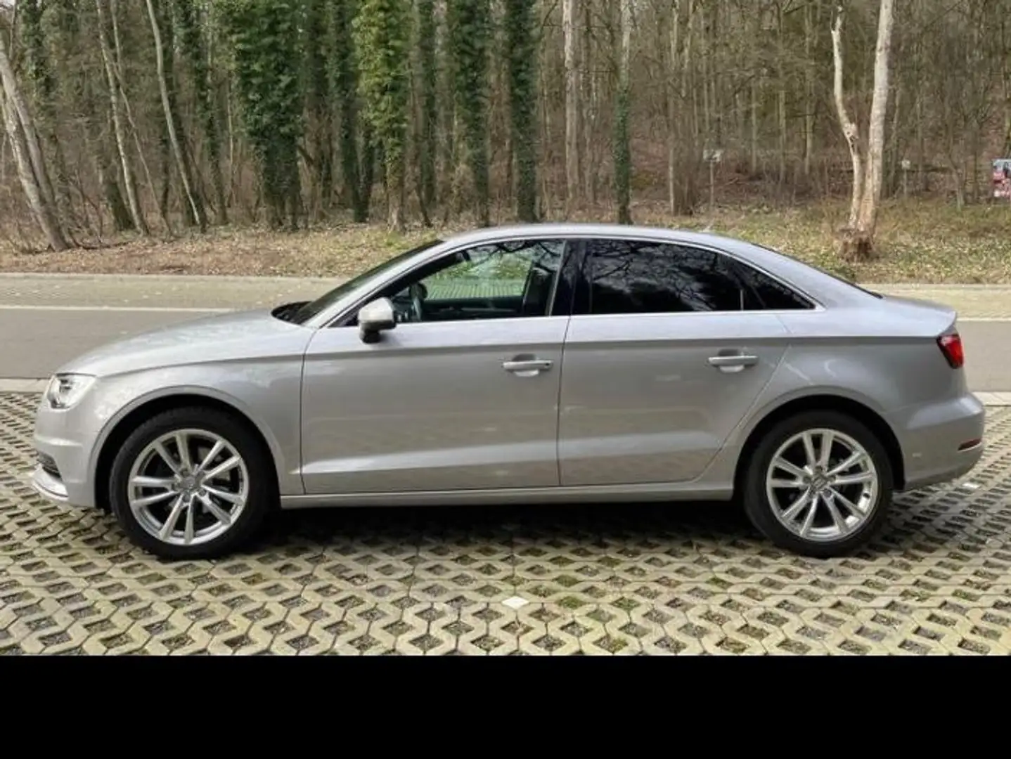 Audi A3 1.6 TDi Ambiente Zilver - 1