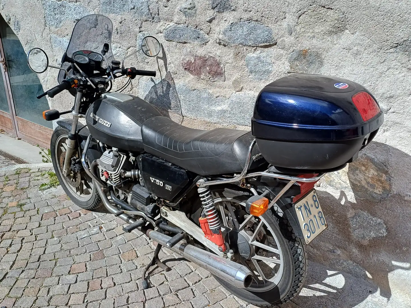 Moto Guzzi V 50 Black - 1