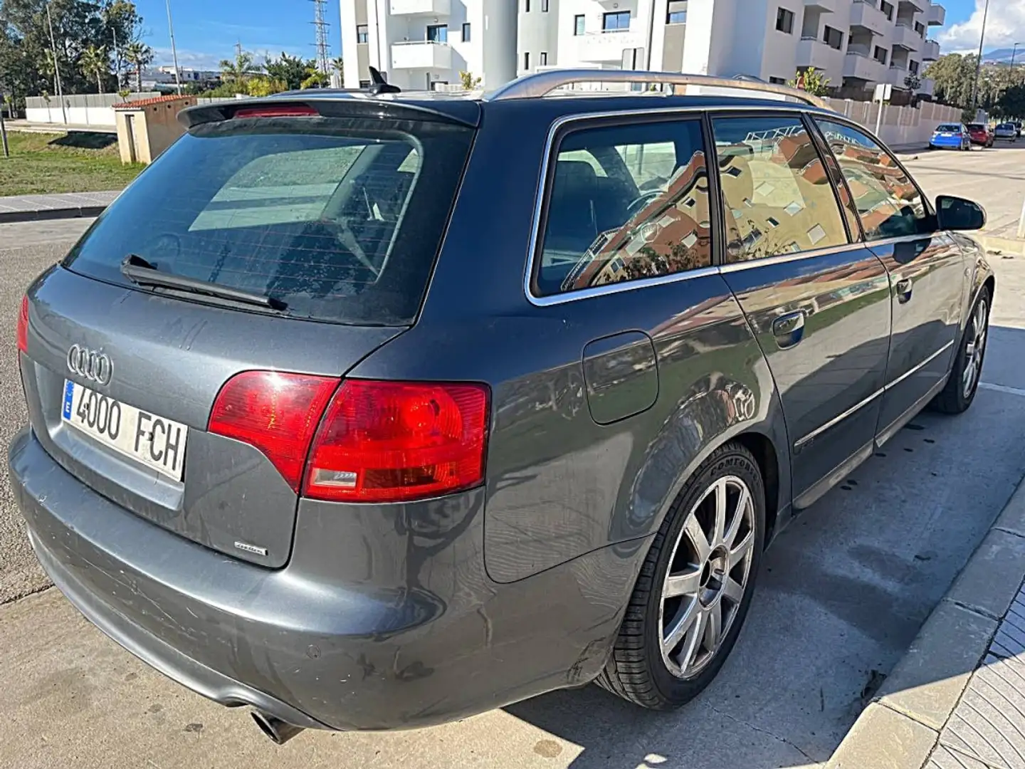 Audi A4 Avant 3.2 FSI quattro Grau - 2