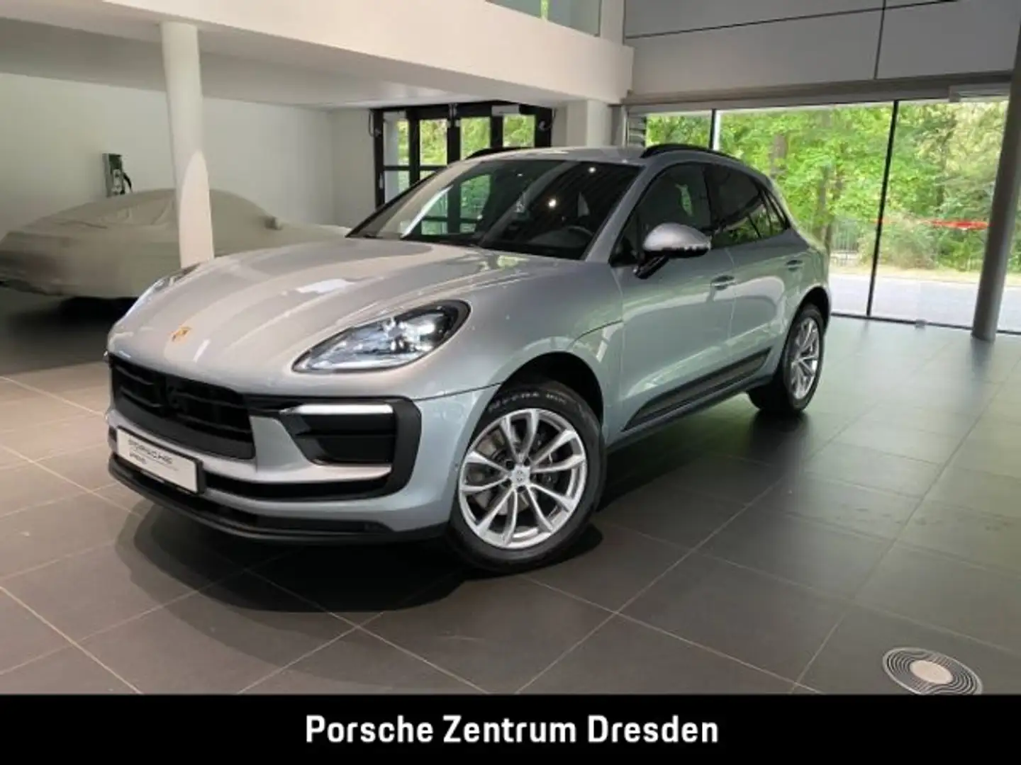 Porsche Macan . Argent - 1