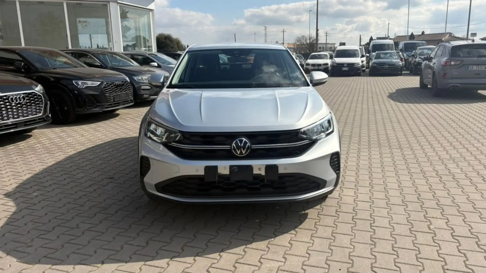 Volkswagen Taigo 1.0 TSI 110 CV Life IDONEA X NEOPATENTATI Silber - 1
