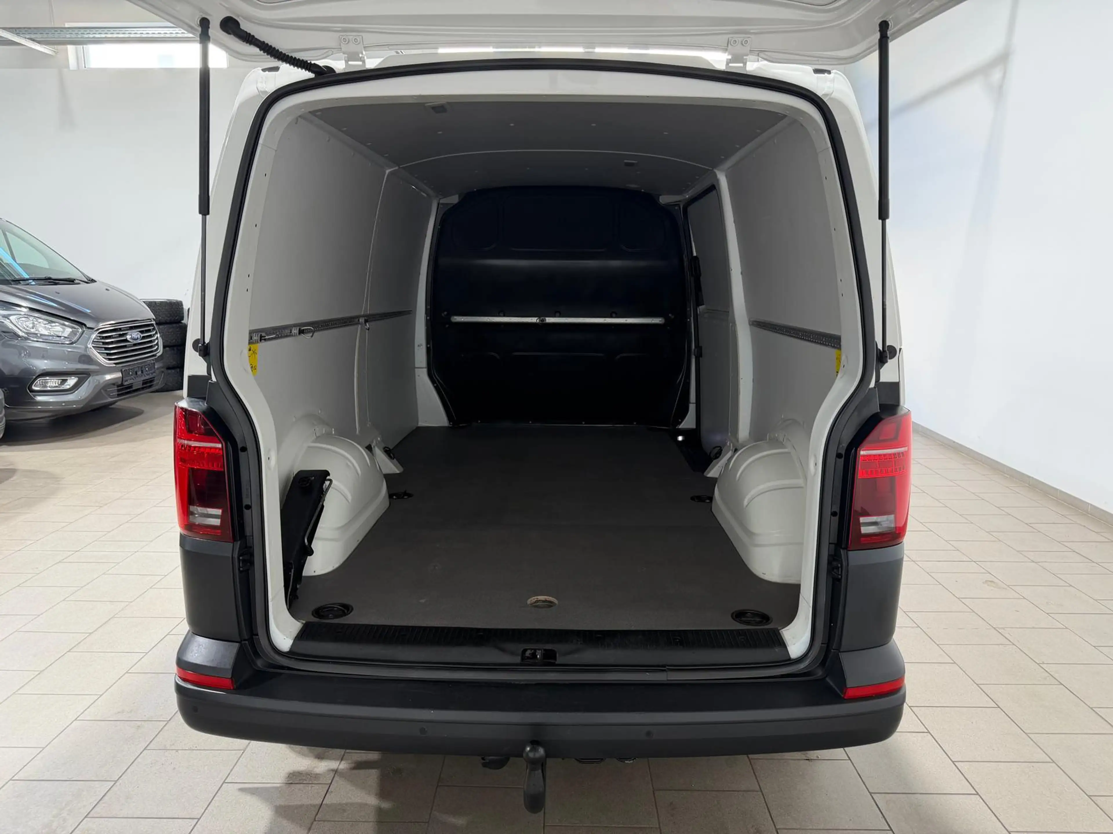 Volkswagen T6.1 Transporter ,4Motion,lang,Navi,Standh,AHK — photo 5